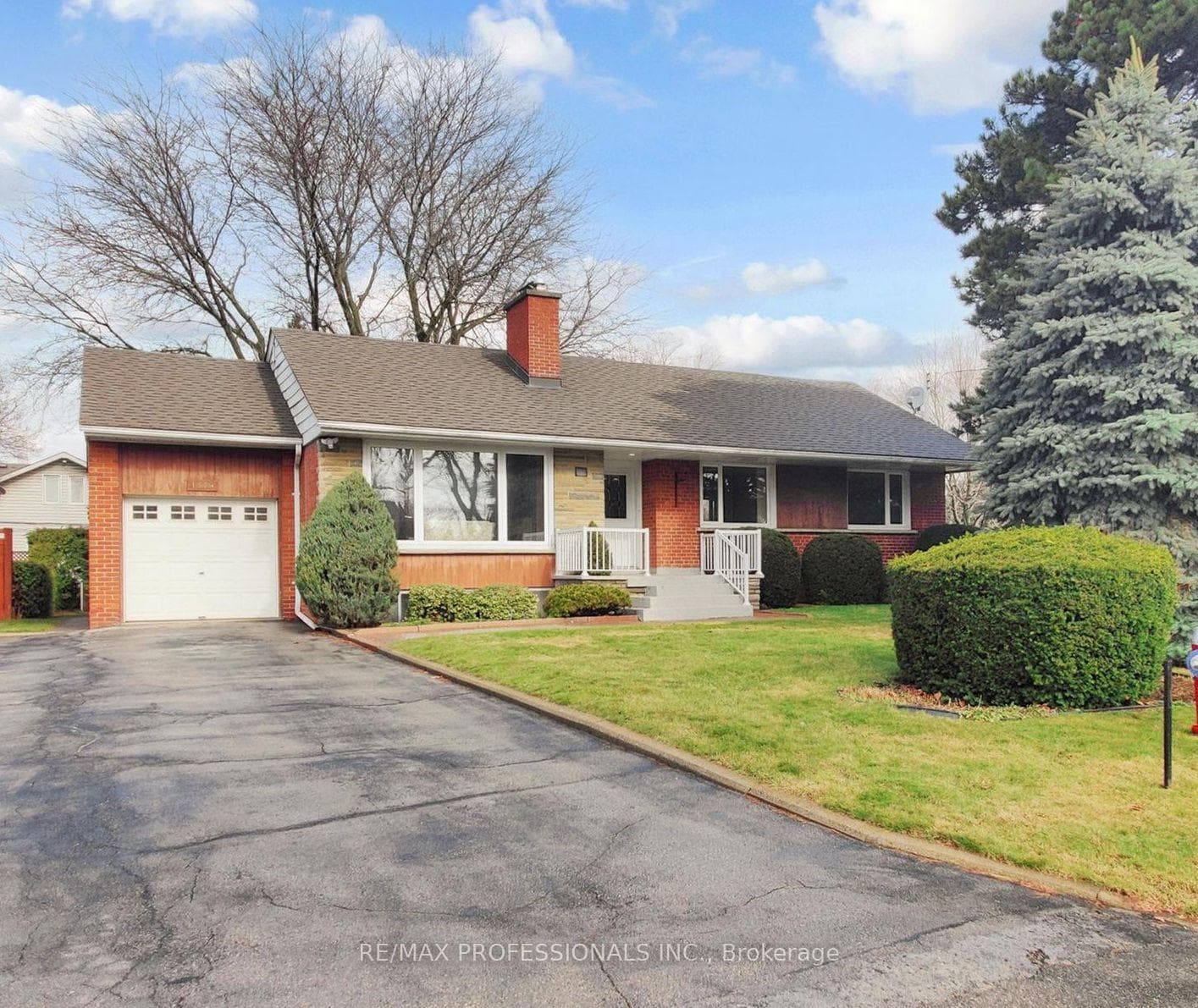 1579 Liveoak Drive, Mississauga, ON L5E 2X5 - Photo 1