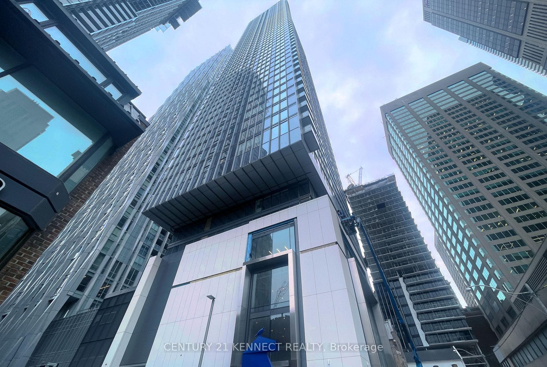 8 Cumberland Street Unit 3704, Annex / Yorkville / Summerhill, ON M4W 0B6 - Photo 1