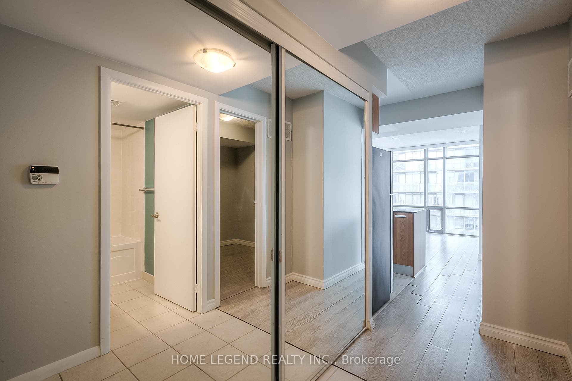 37 Grosvenor Street Unit 1902, Downtown Toronto / Waterfront, ON M4Y 3G5 - Photo 1