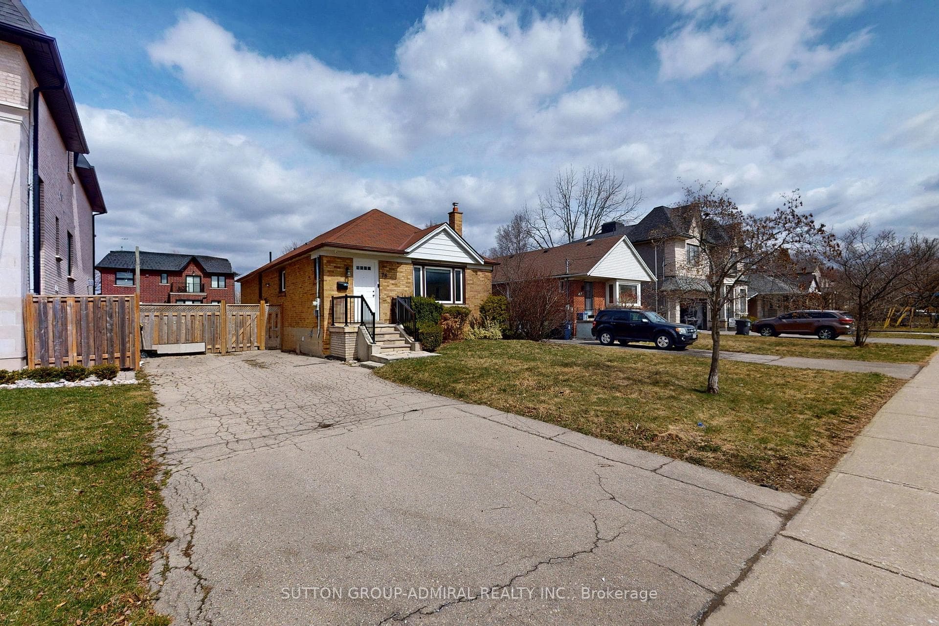76 Ridgevale Drive, Lawrence Park / Bedford Park, ON M6A 1L1 - Photo 1