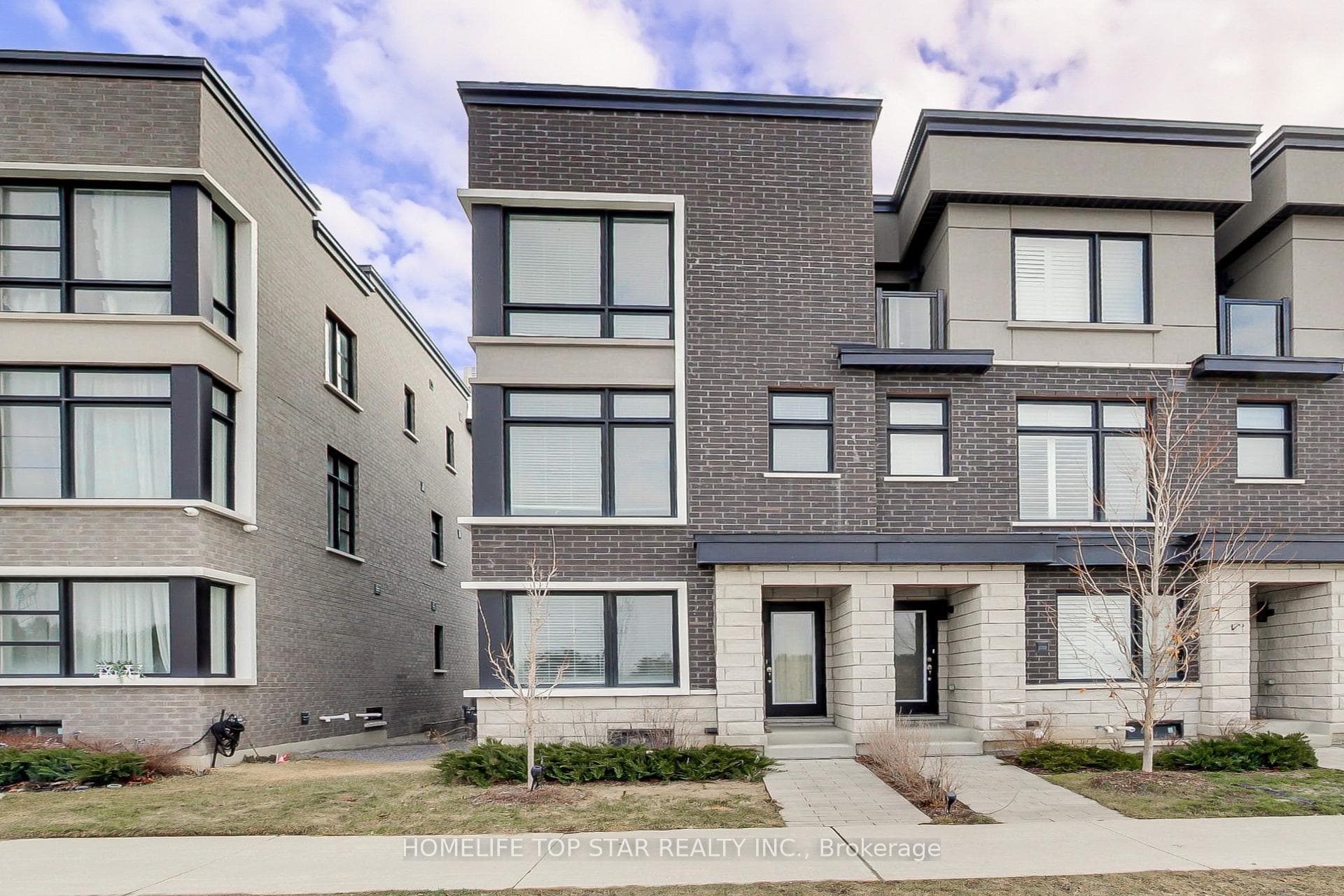 2646 Castlegate Crossing Drive, Pickering, ON L1X 0H8 - Photo 1