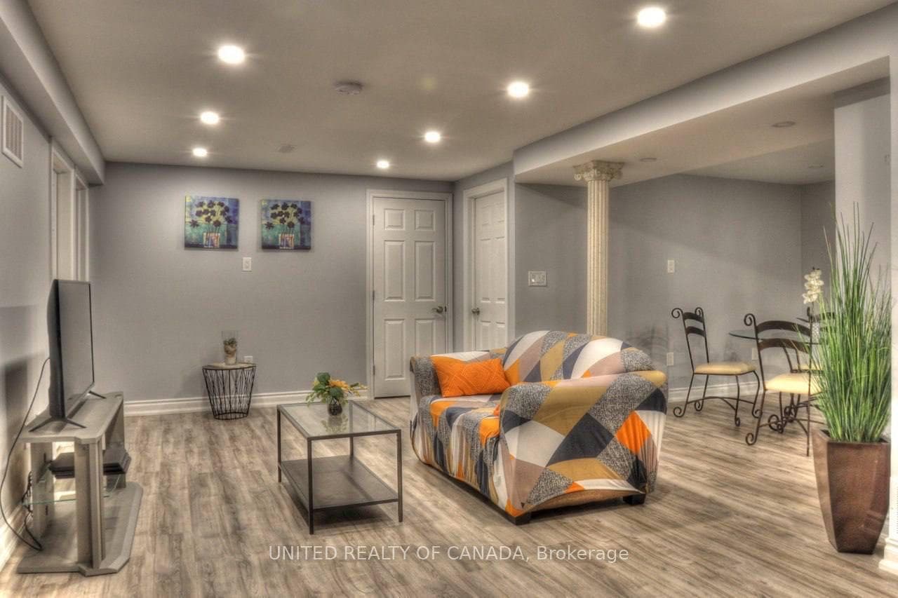 196 Mccaffrey Road, Newmarket, ON L3X 1J9 - Photo 1