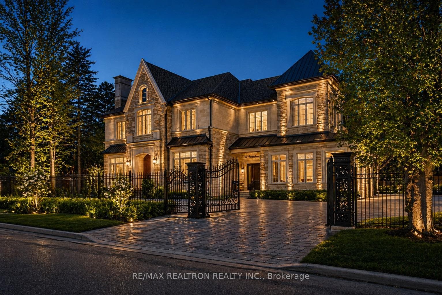 17 Pebblelane Court, Richmond Hill, ON L4C 6X2 - Photo 1