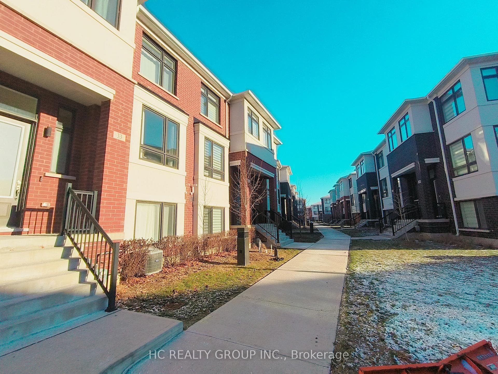 33 Thomas Armstrong Lane, Richmond Hill, ON L4C 3E4 - Photo 1