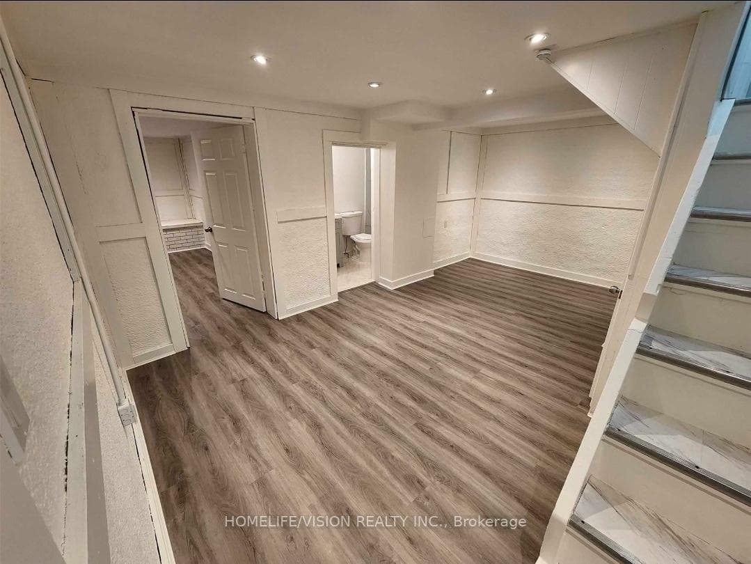 271 Sussex Ave Avenue Unit Bsmt, Richmond Hill, ON L4C 2G6 - Photo 1
