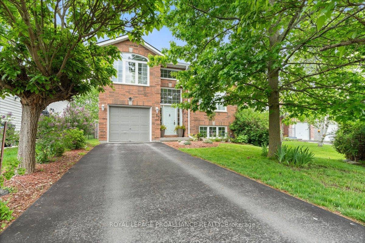35 Moira Lea Court, Belleville