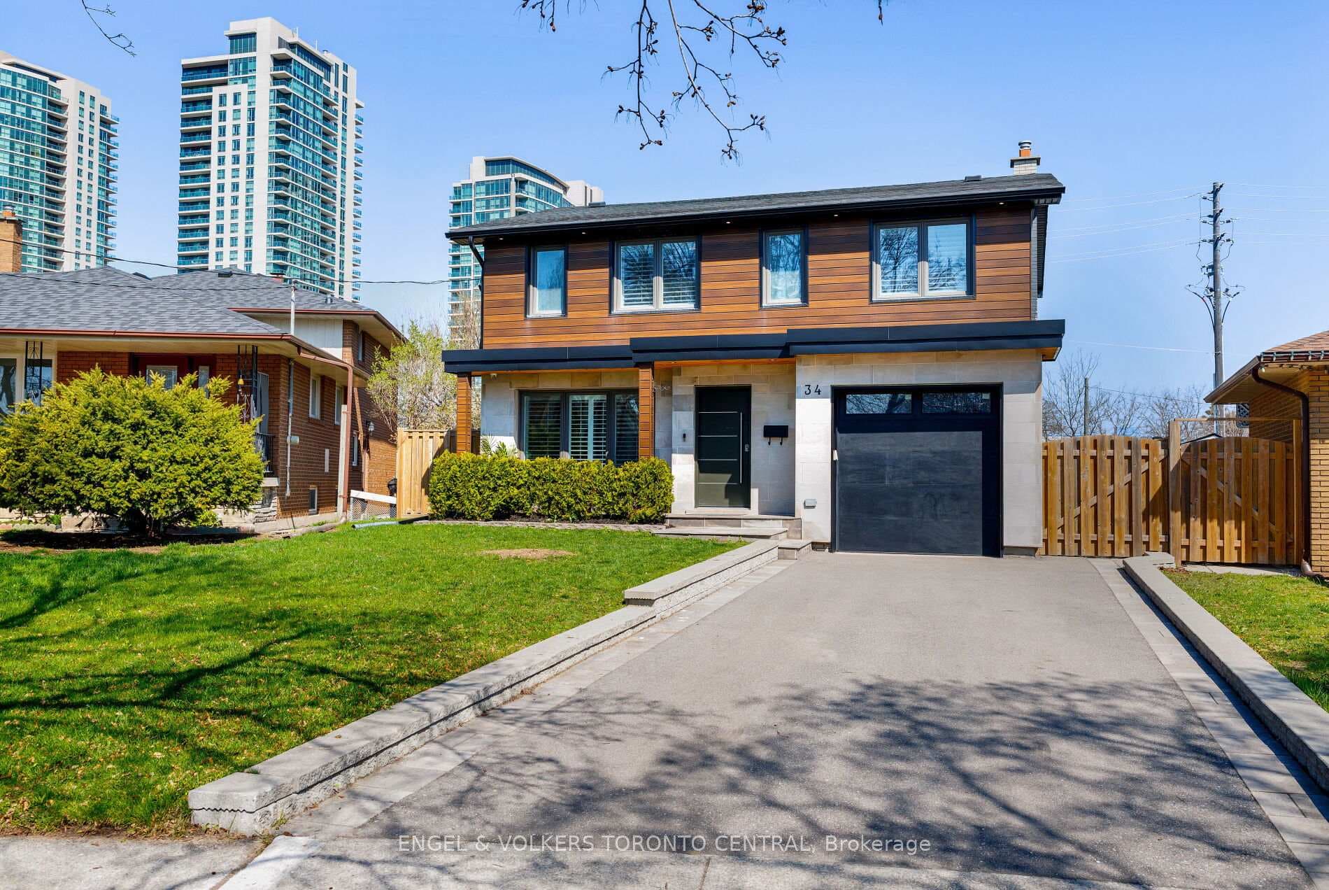 34 Rufford Road, Liberty Village / Parkdale / South Parkdale, ON M8W 4V6 - Photo 1
