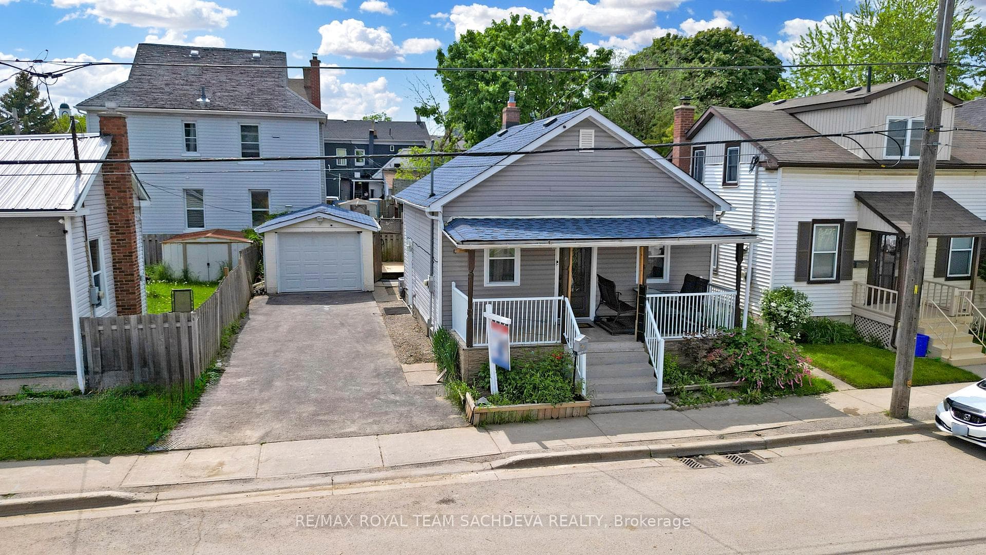 166 Celina Street, Oshawa, ON L1H 4N5 - Photo 1