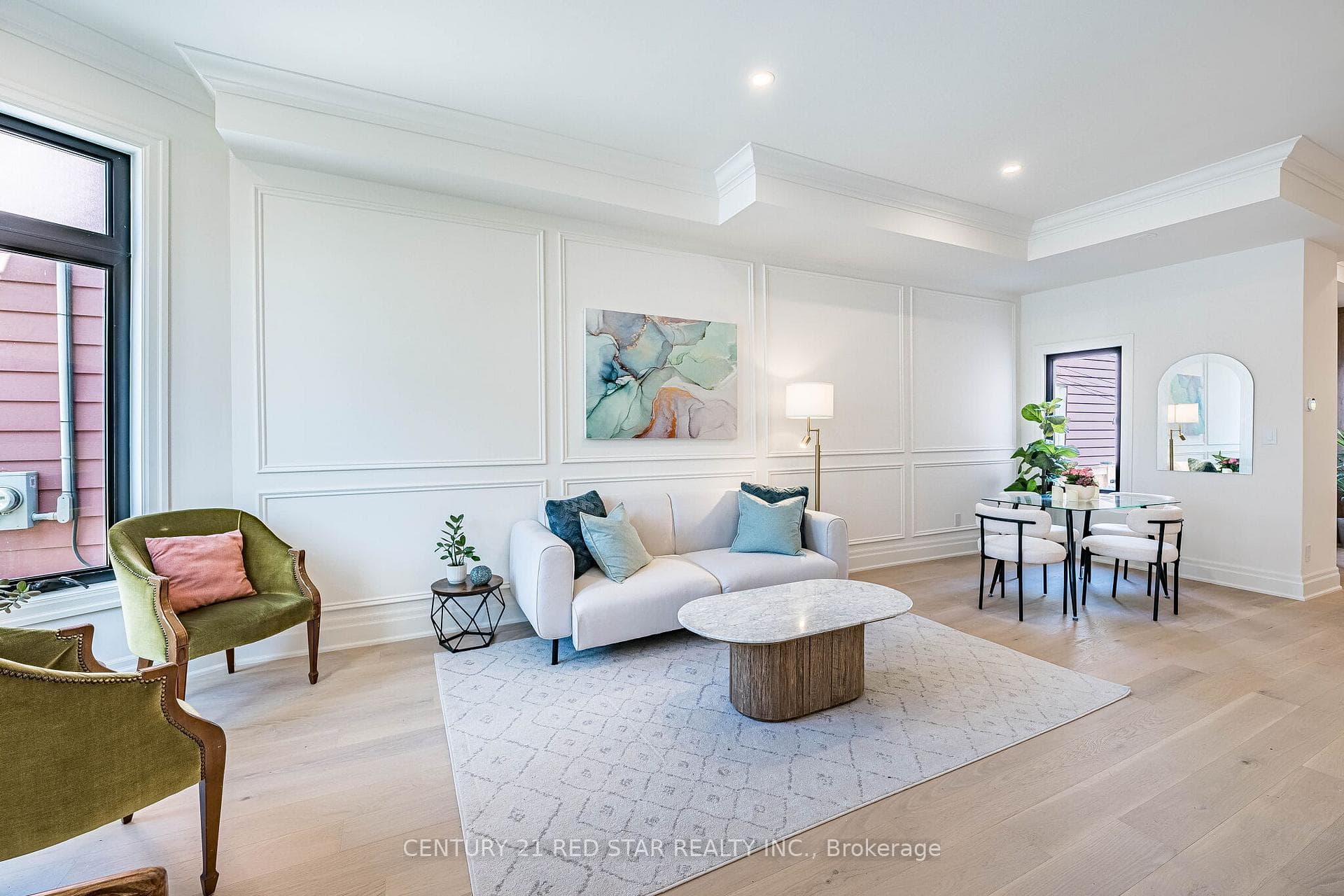 Welcoming Living Room, Millwork, 9.8ft Ceiling WOW