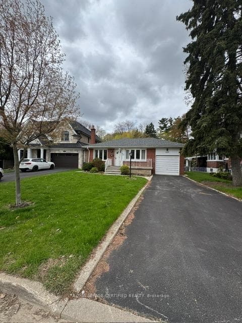 1540 Trotwood Avenue, Mississauga, ON L5G 3Z9 - Photo 1