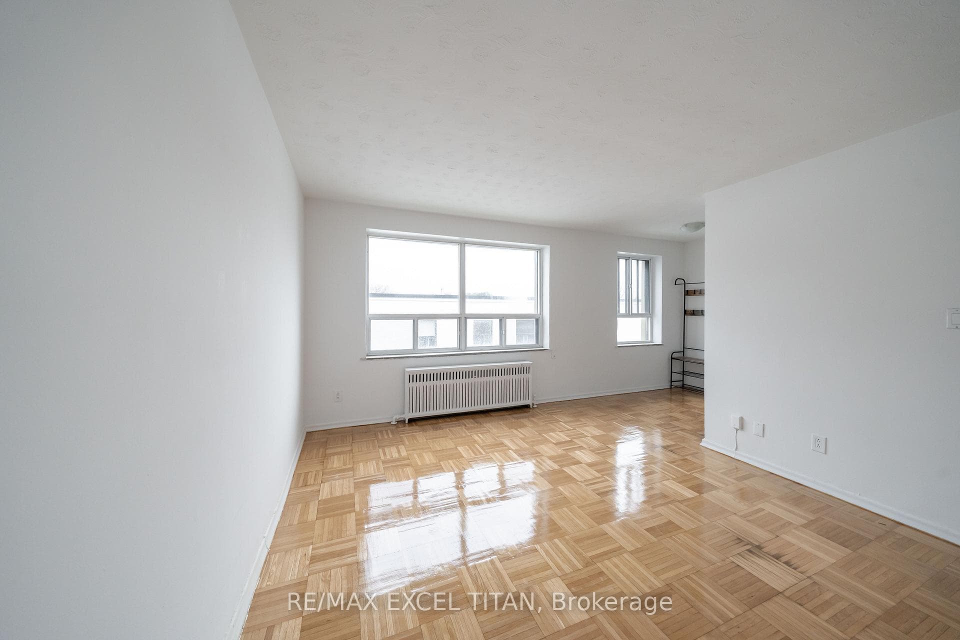 156 Kingston Road Unit 9, The Beaches / Upper Beaches, ON M4L 1T1 - Photo 1