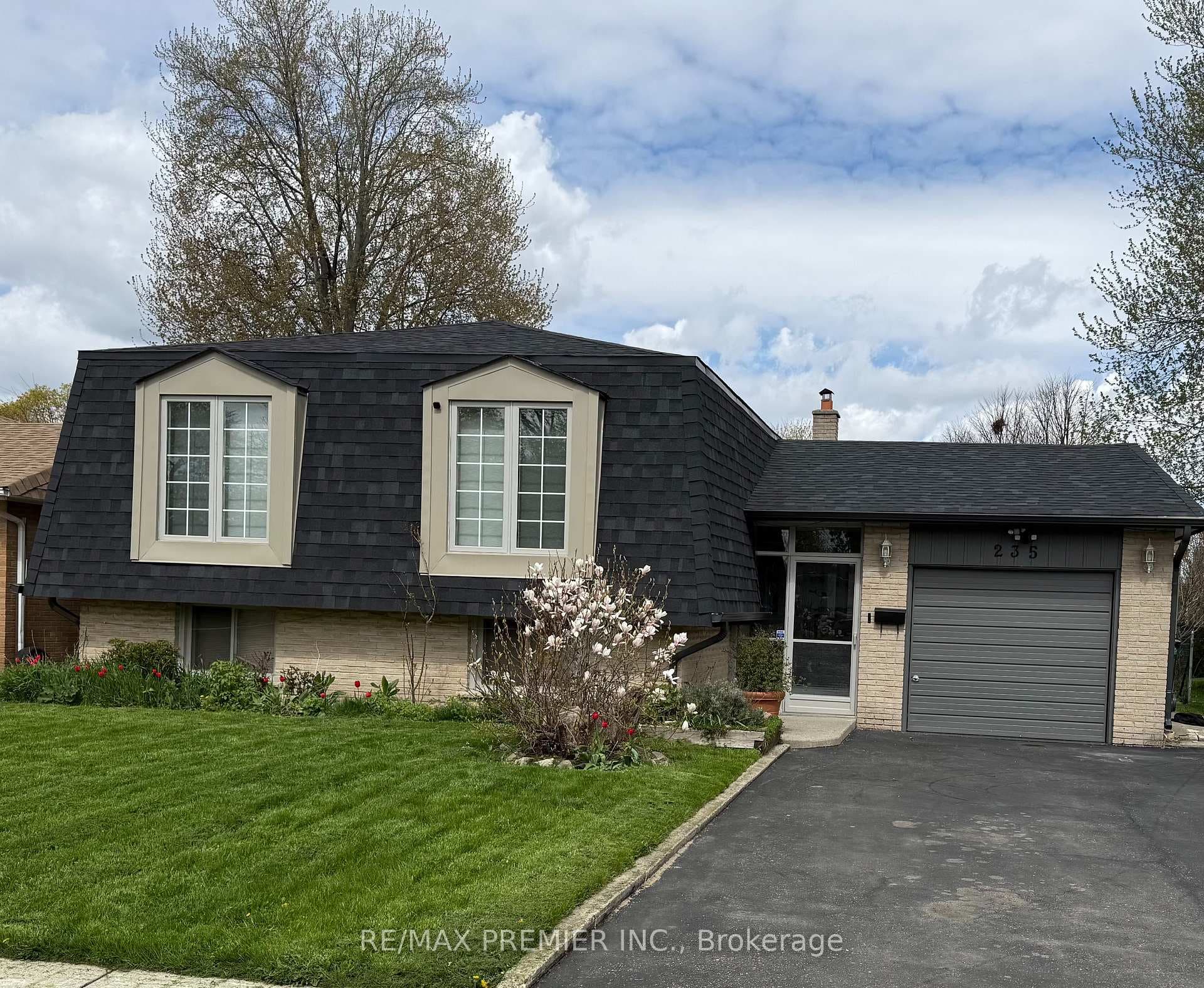 235 Louis Drive, Mississauga, ON L5B 1Z1 - Photo 1