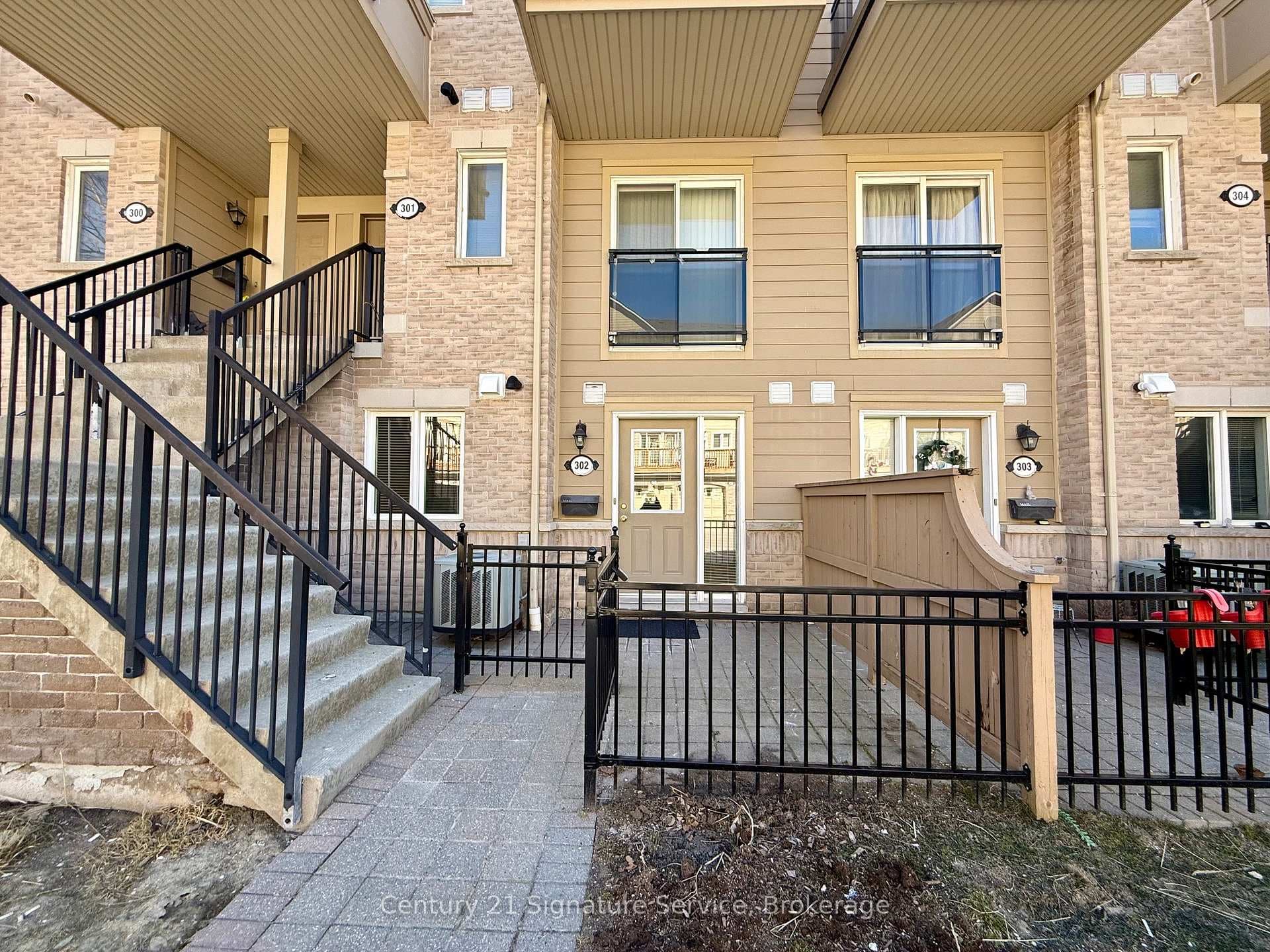 4975 Southampton Drive Unit 302, Mississauga, ON L5M 8E5 - Photo 1