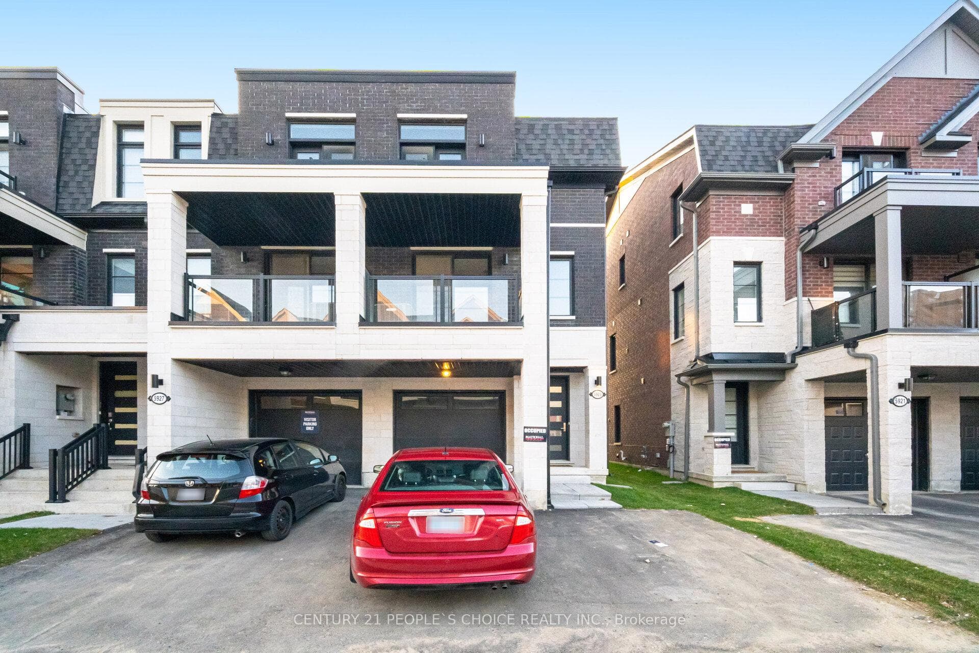 5925 Saigon Street, Mississauga, ON L5V 2V9 - Photo 1