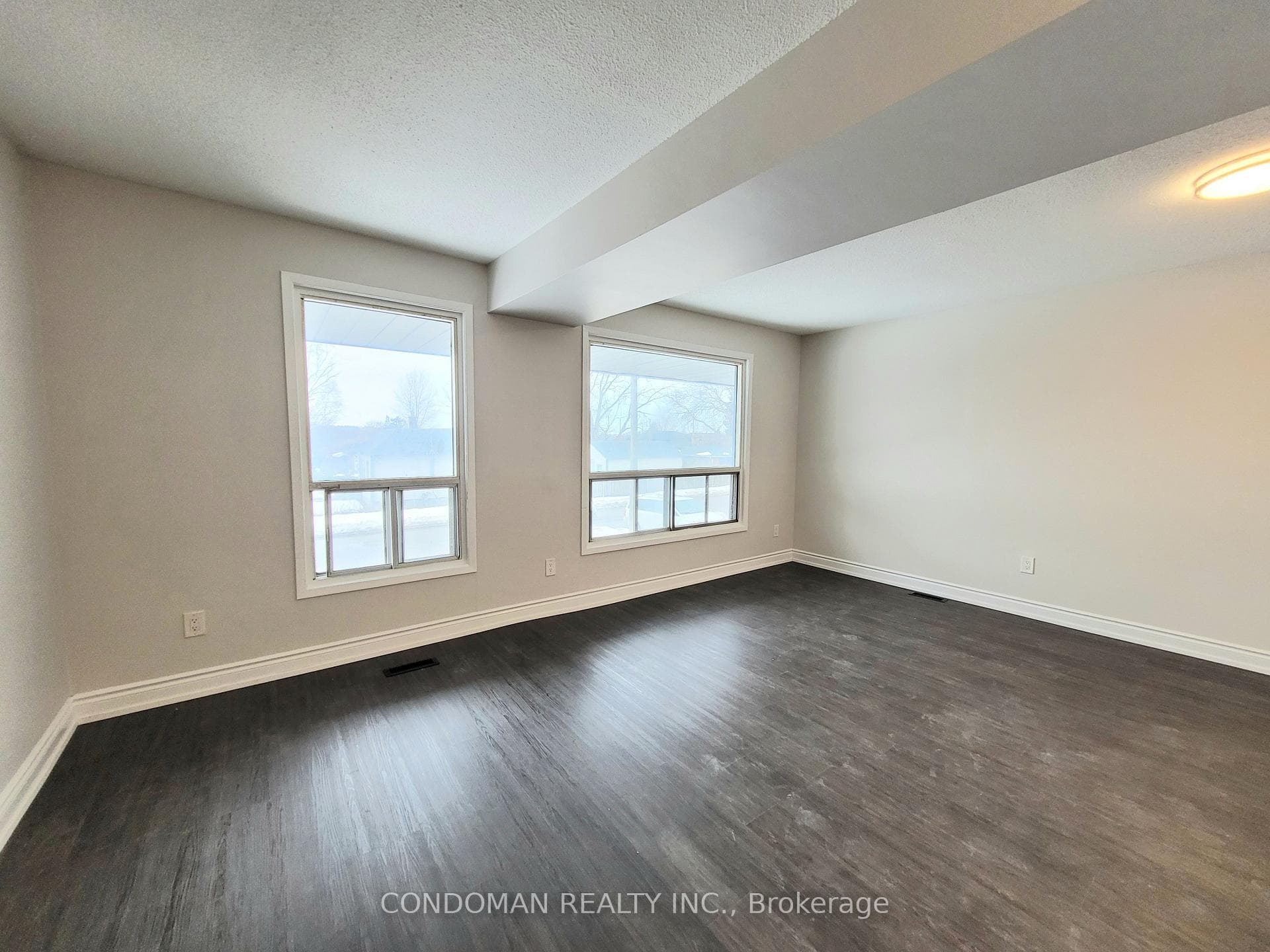 477 Dean Avenue Unit 4, Oshawa, ON L1H 3E4 - Photo 1