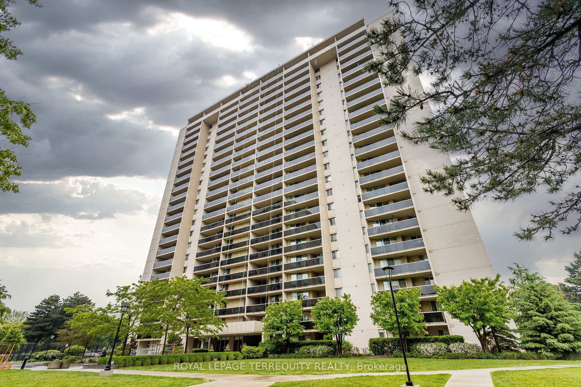 812 Burnhamthorpe Road Unit 1907, Etobicoke (Islington / Rexdale), ON M9C 4W1 - Photo 1