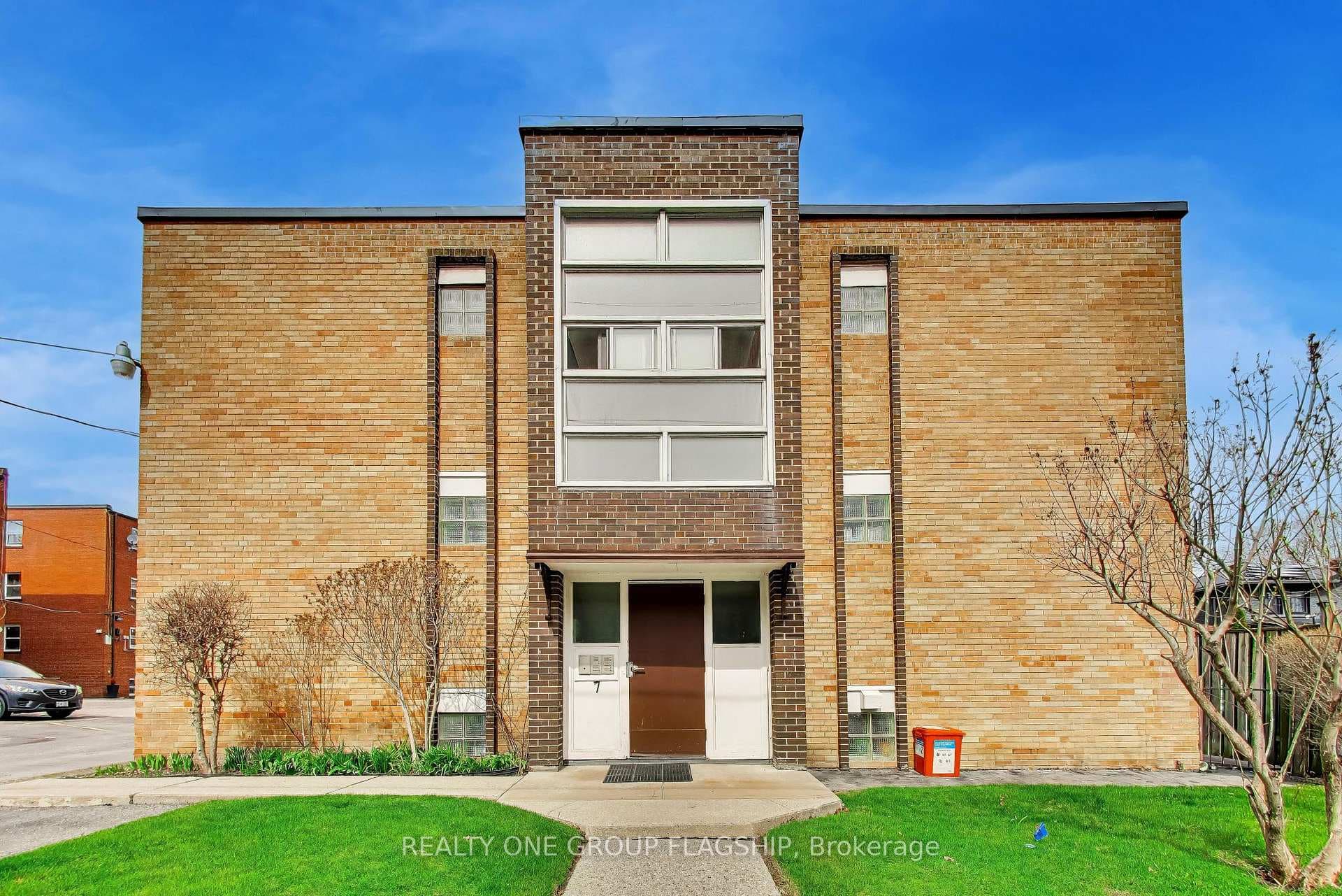 7 Elmwood Avenue Unit 4, Mississauga, ON L5G 3J6 - Photo 1