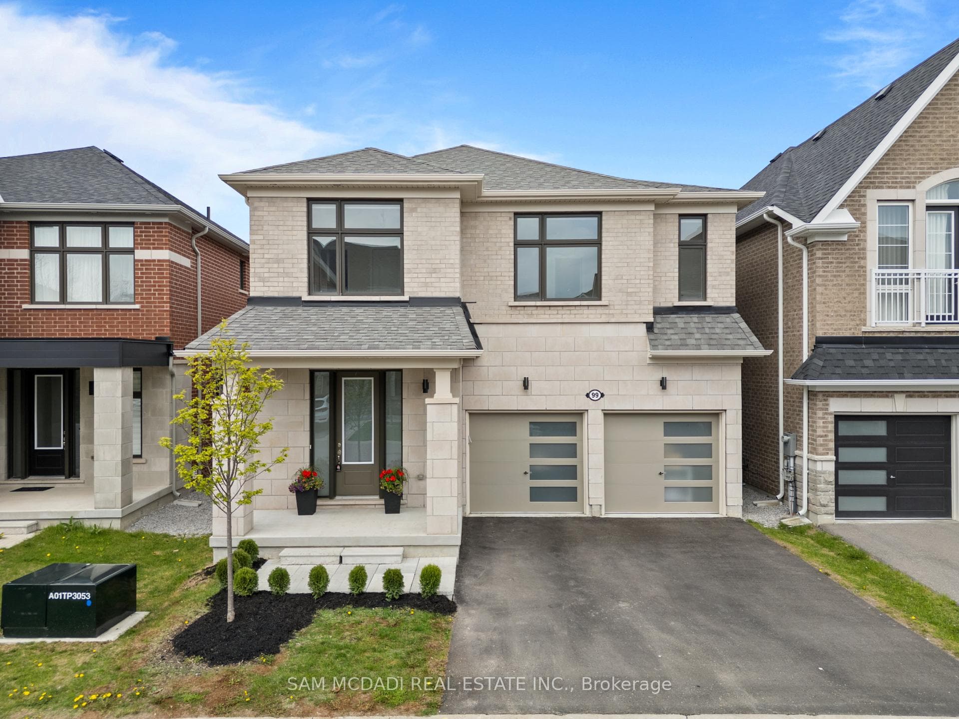 99 Black Walnut Court, Aurora, ON L4G 3X7 - Photo 1
