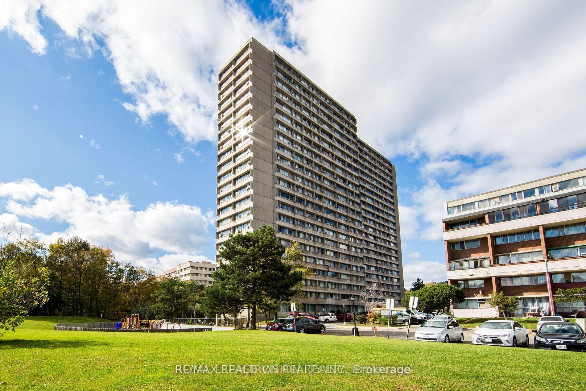 10 Sunny Glenway Unit 2101, Flemingdon Park / Don Mills, ON M3C 2Z3 - Photo 1
