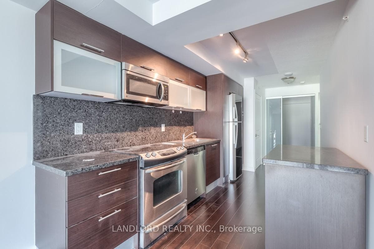 386 Yonge Street Unit 1816, Downtown Toronto / Waterfront, ON M5B 0A5 - Photo 1