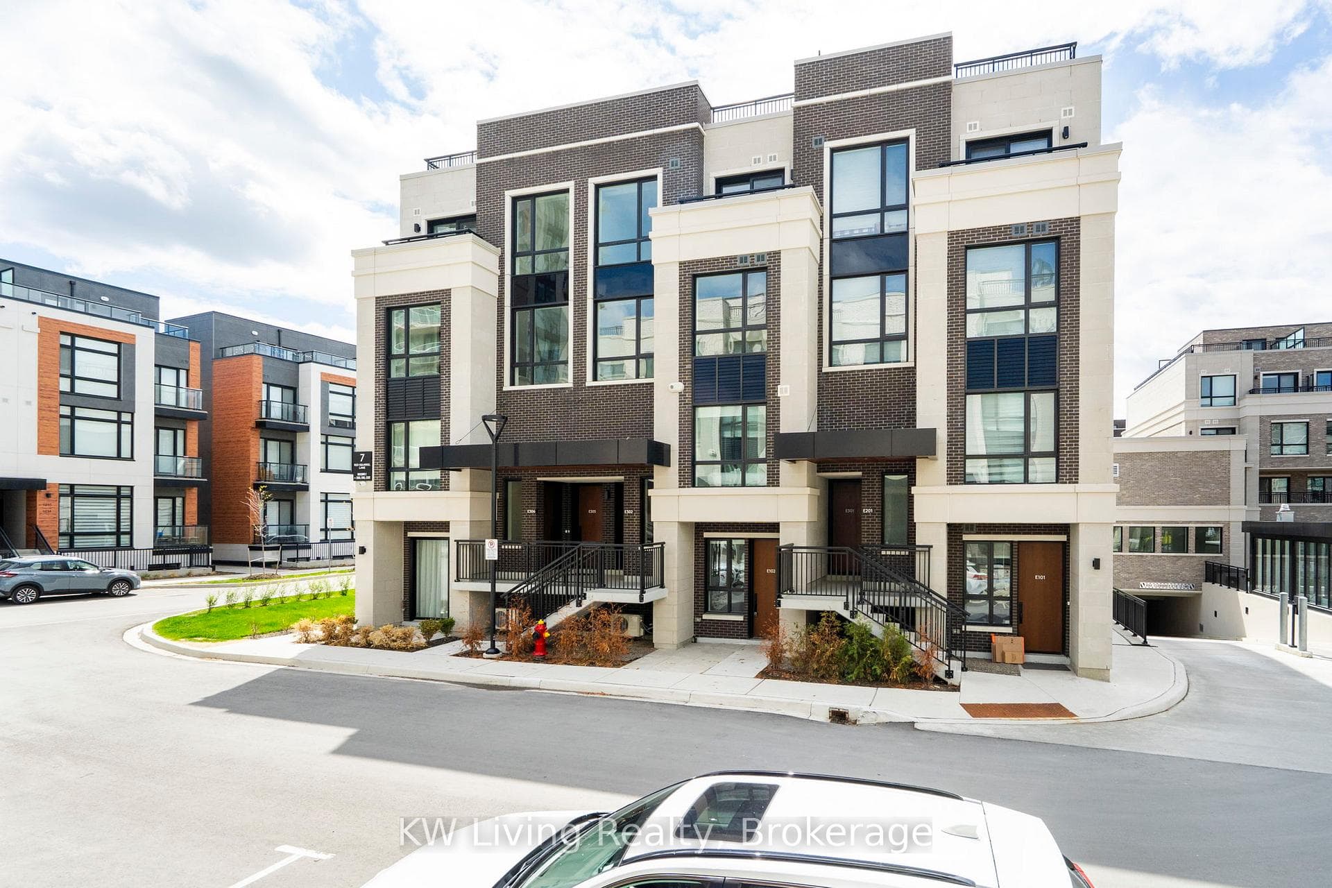 7 Red Squirrel Lane Unit E301, Richmond Hill, ON L4S 0P5 - Photo 1