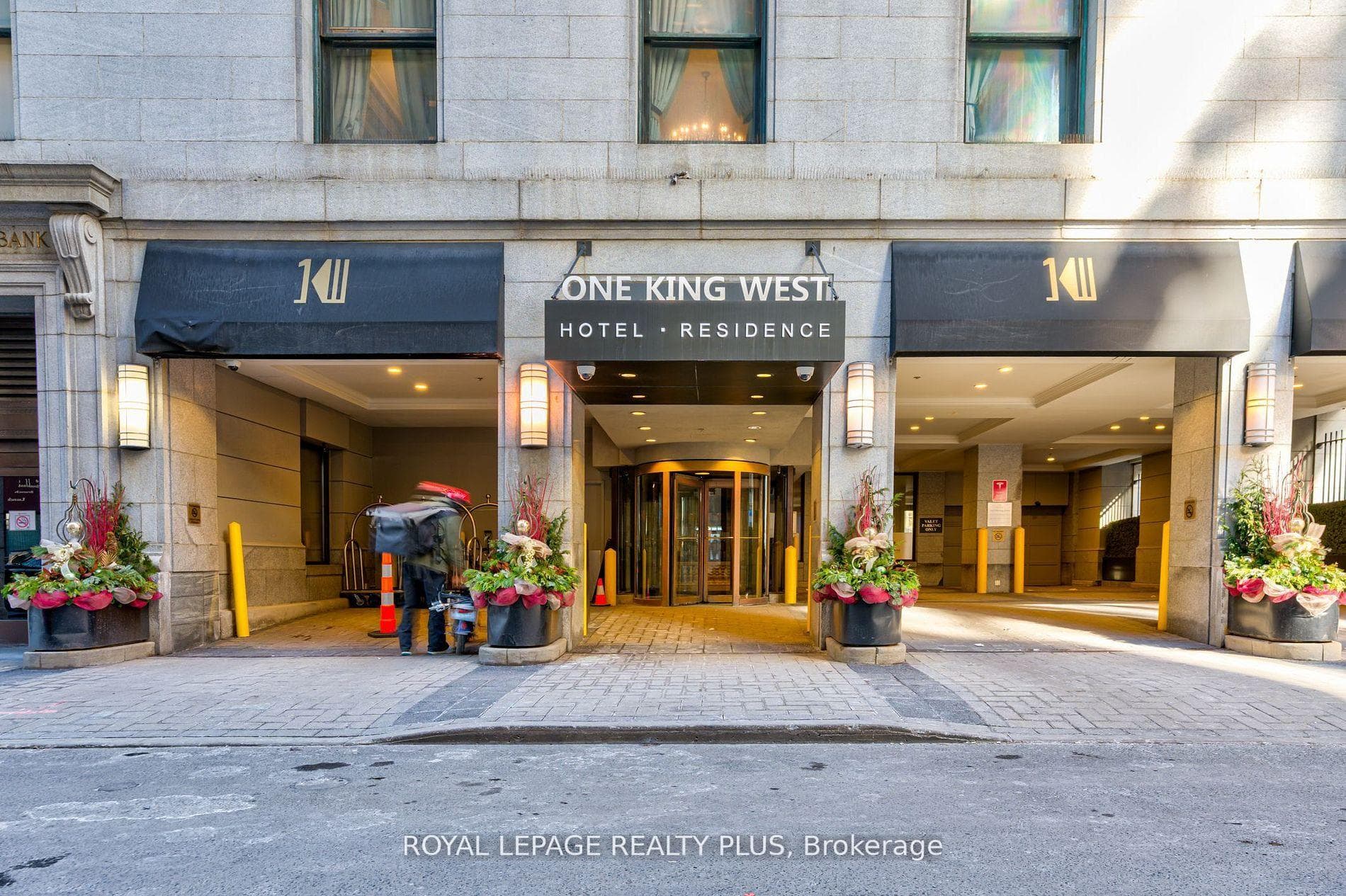 1 King Street Unit 1706, Downtown Toronto / Waterfront, ON M5H 1A1 - Photo 1