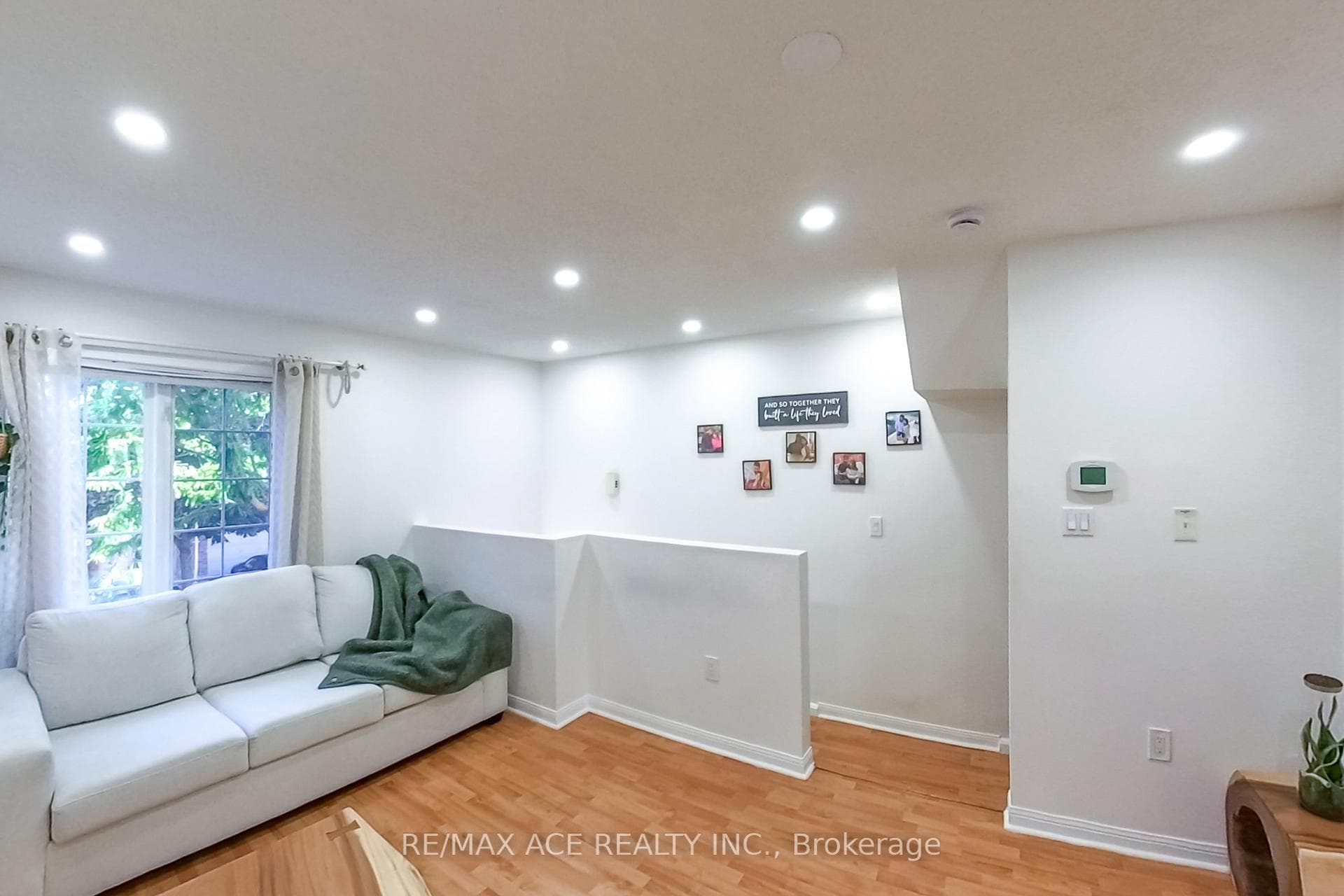 1525 South Parade Court Unit 22, Mississauga, ON L5M 6E9 - Photo 1