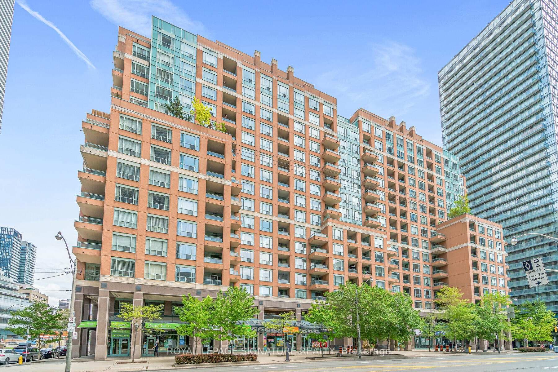 887 Bay Street Unit 606, Downtown Toronto / Waterfront, ON M5S 3K4 - Photo 1