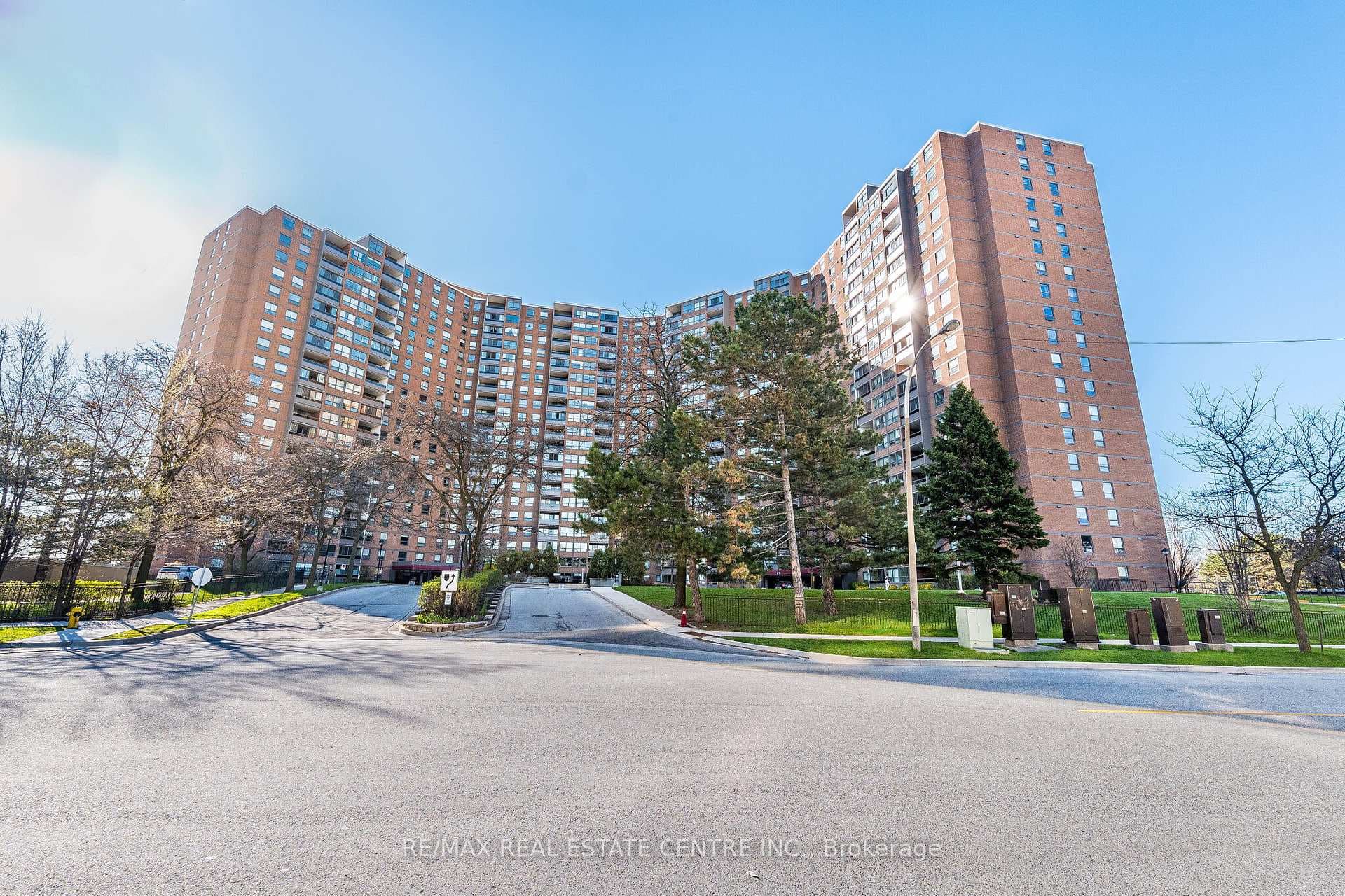 627 The West Mall Road Unit 1802, Etobicoke (Islington / Rexdale), ON M9C 4X5 - Photo 1