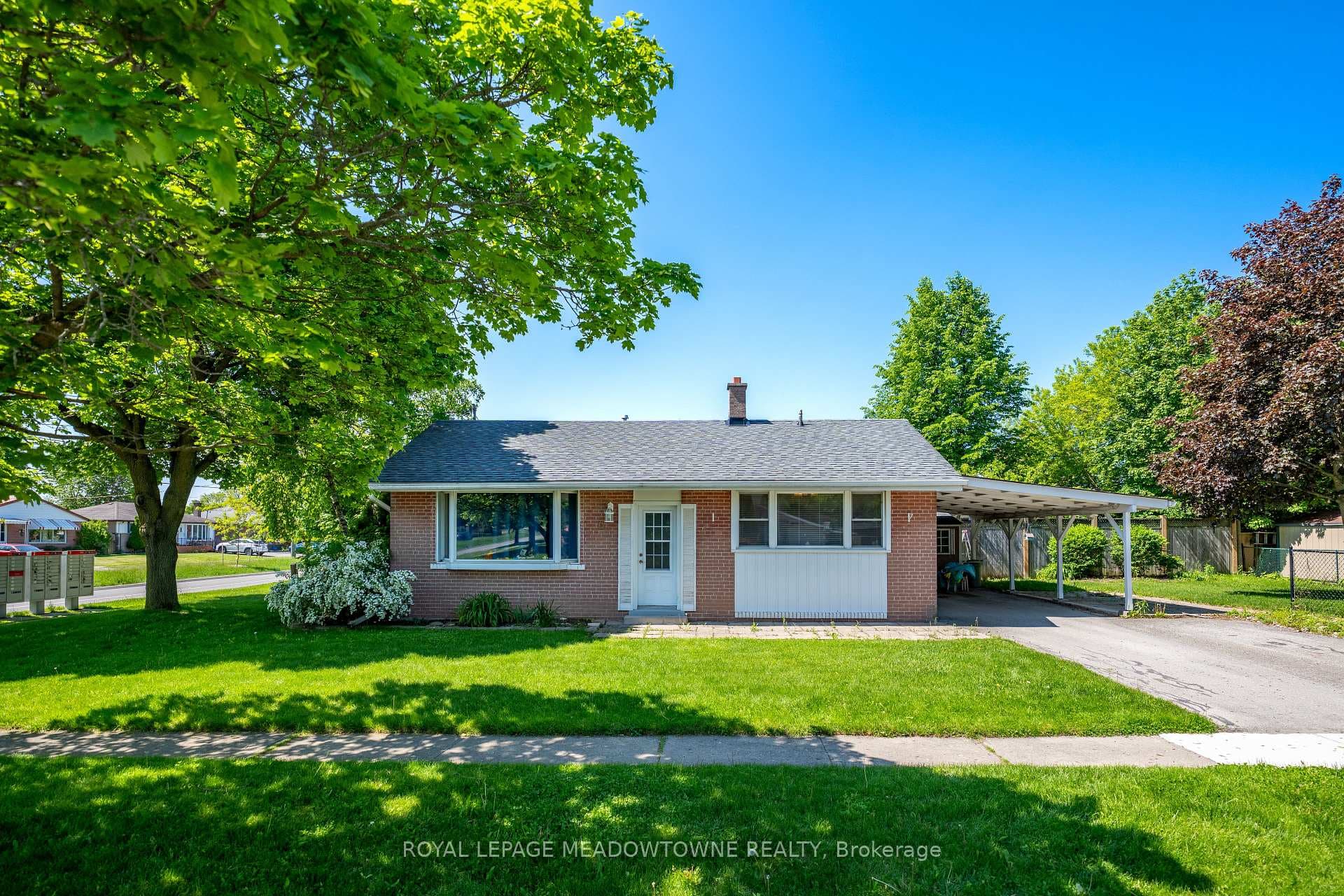 6 Gray Gate, Halton Hills, ON L7G 3W3 - Photo 1