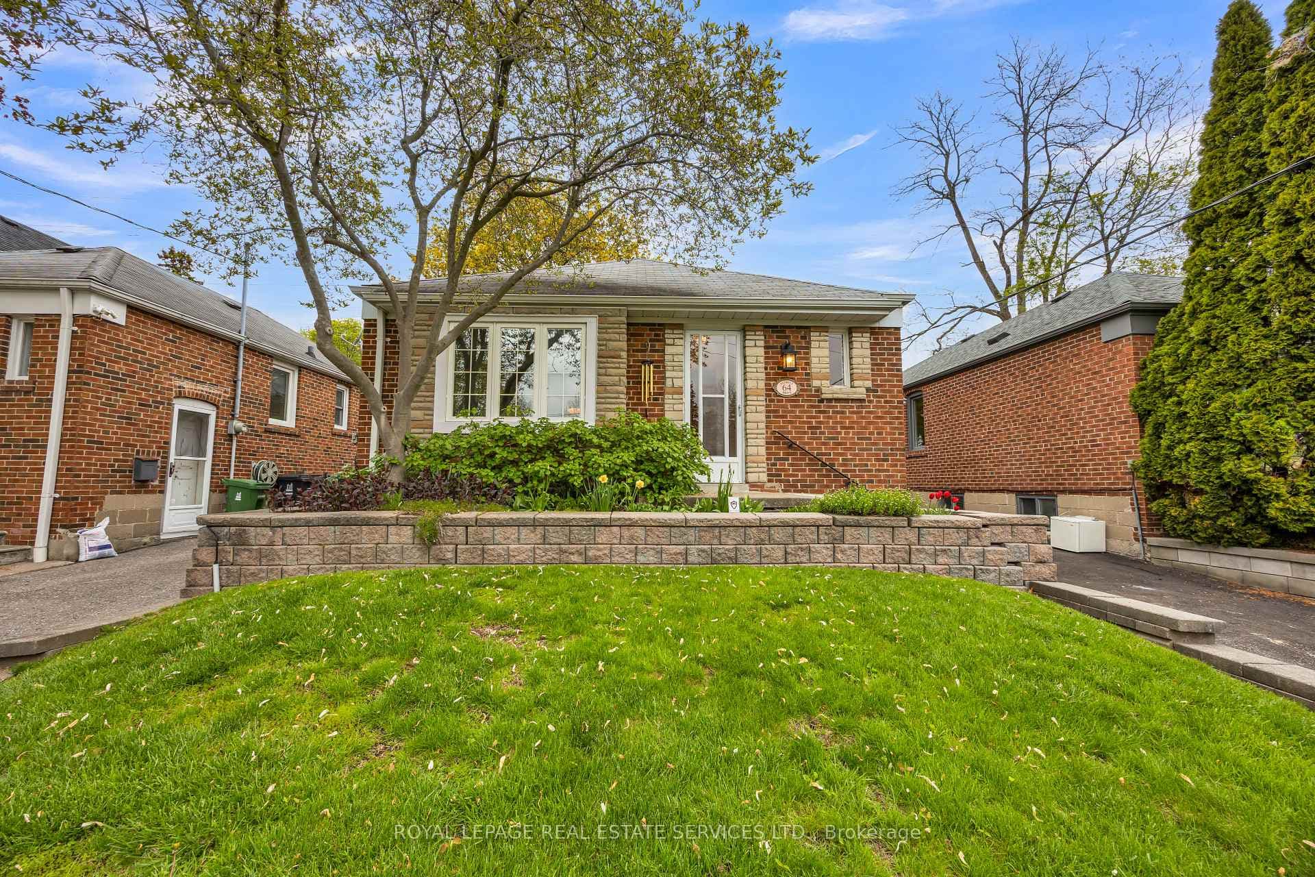 64 Nesbitt Drive, Toronto C11