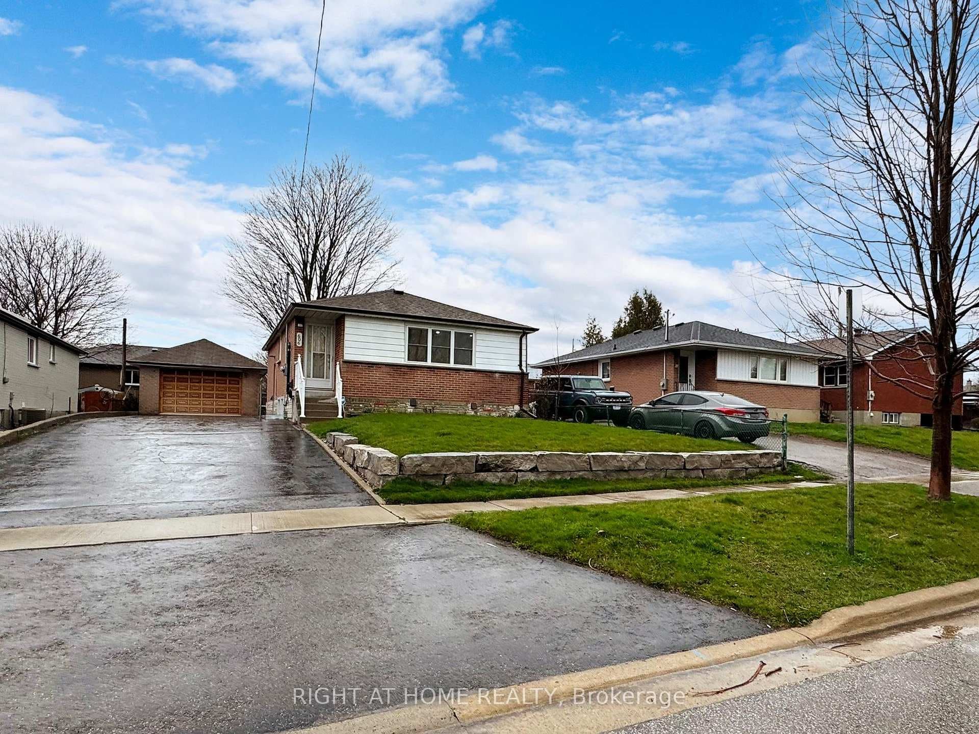 606 Shakespeare Avenue Unit Upper, Oshawa, ON L1H 3H7 - Photo 1