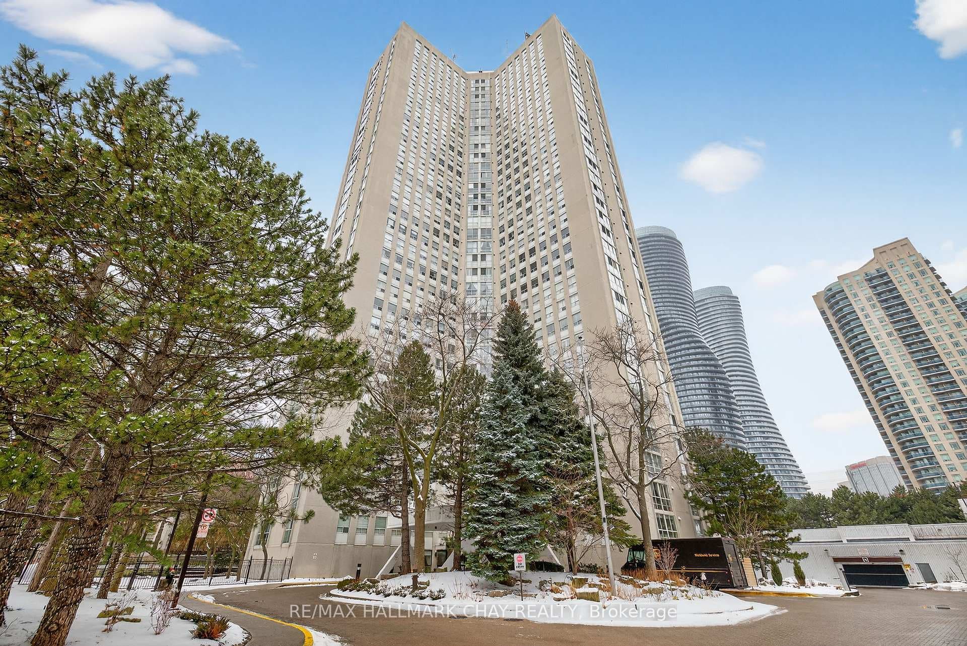 3650 Kaneff Crescent Unit 501, Mississauga, ON L5A 4A1 - Photo 1