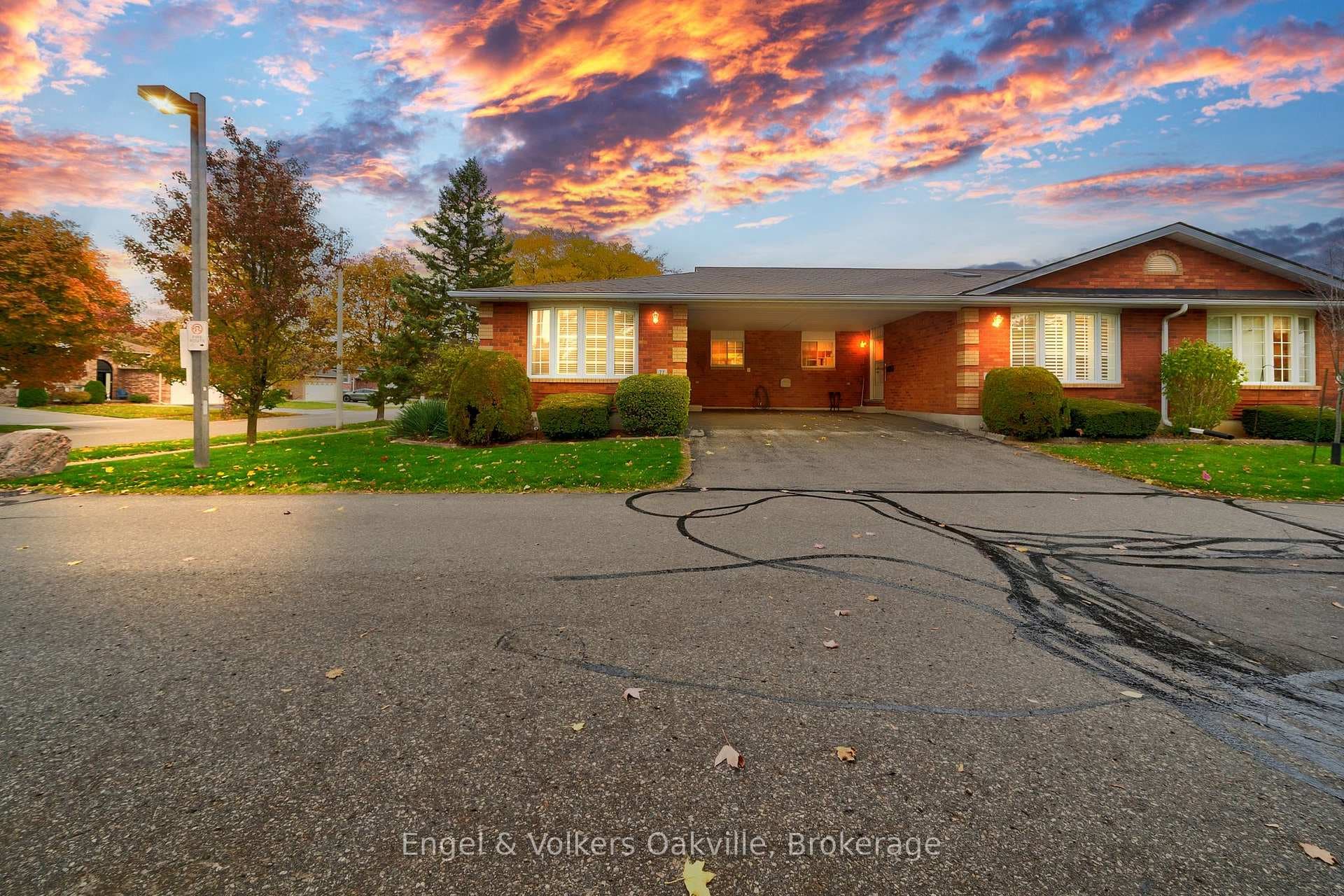 20 Courtland Drive Unit 22, Brantford, ON N3R 7Y2 - Photo 1