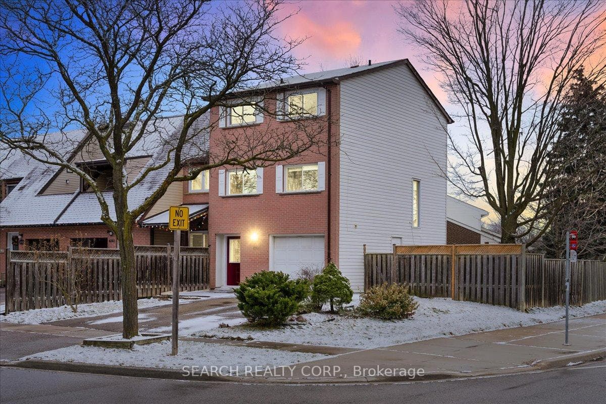 6204 Townwood Court, Mississauga, ON L5N 2L4 - Photo 1