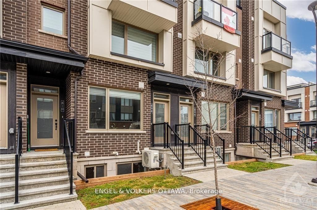 808 Kiniw Private, Manor Park - Cardinal Glen and Area, ON K1K 5A4 - Photo 1