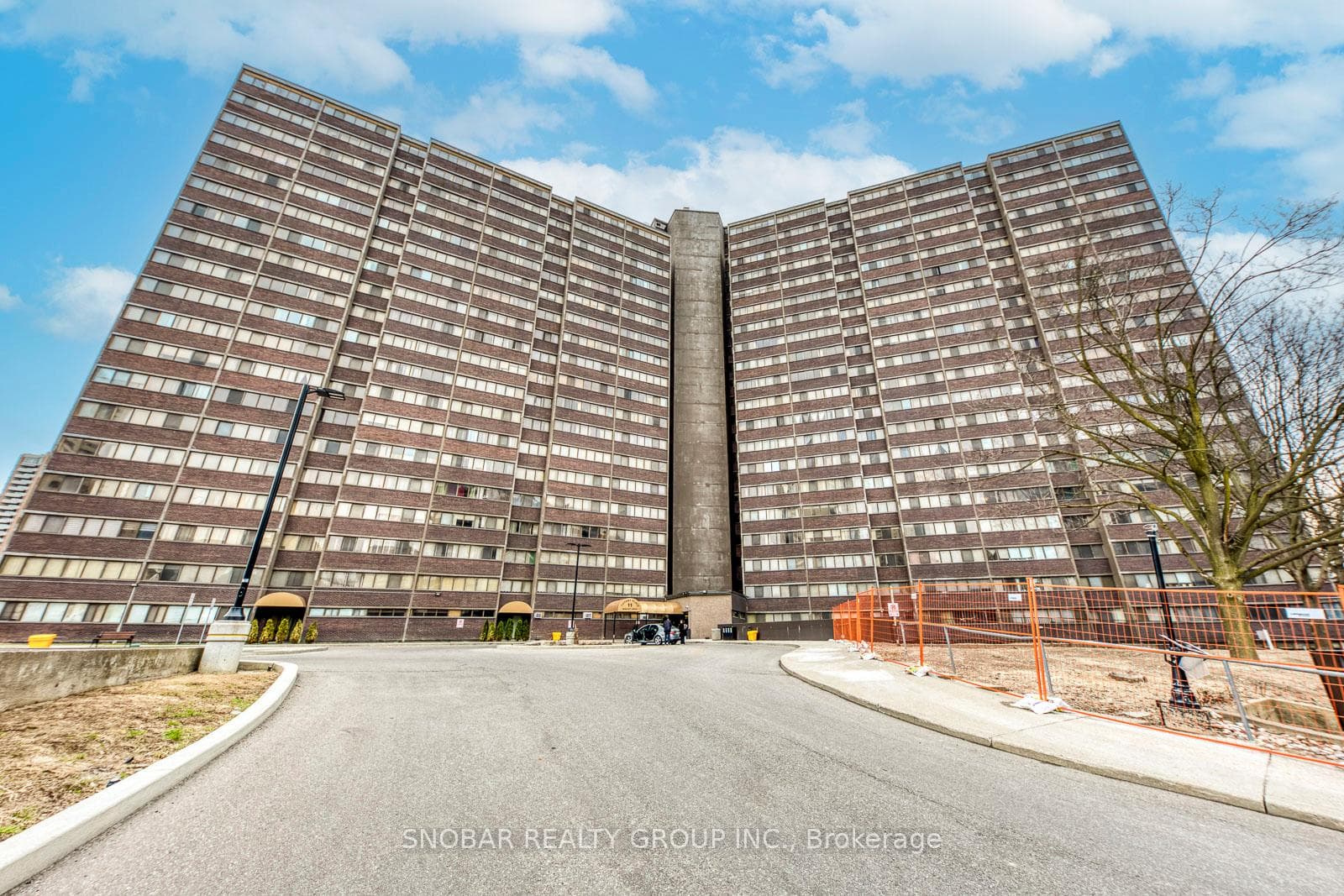 11 Wincott Drive Unit 810, Etobicoke (Kingsview Village / Humber Heights), ON M9R 2R9 - Photo 1