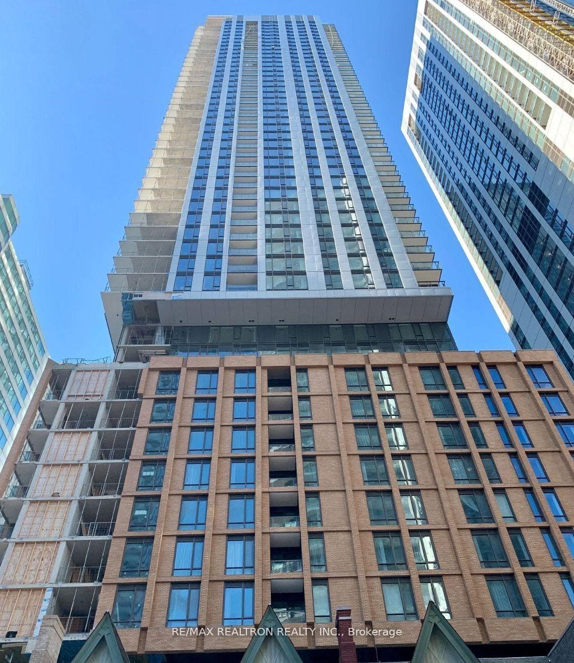 8 Widmer Street Unit 807, Downtown Toronto / Waterfront, ON M5V 0W6 - Photo 1