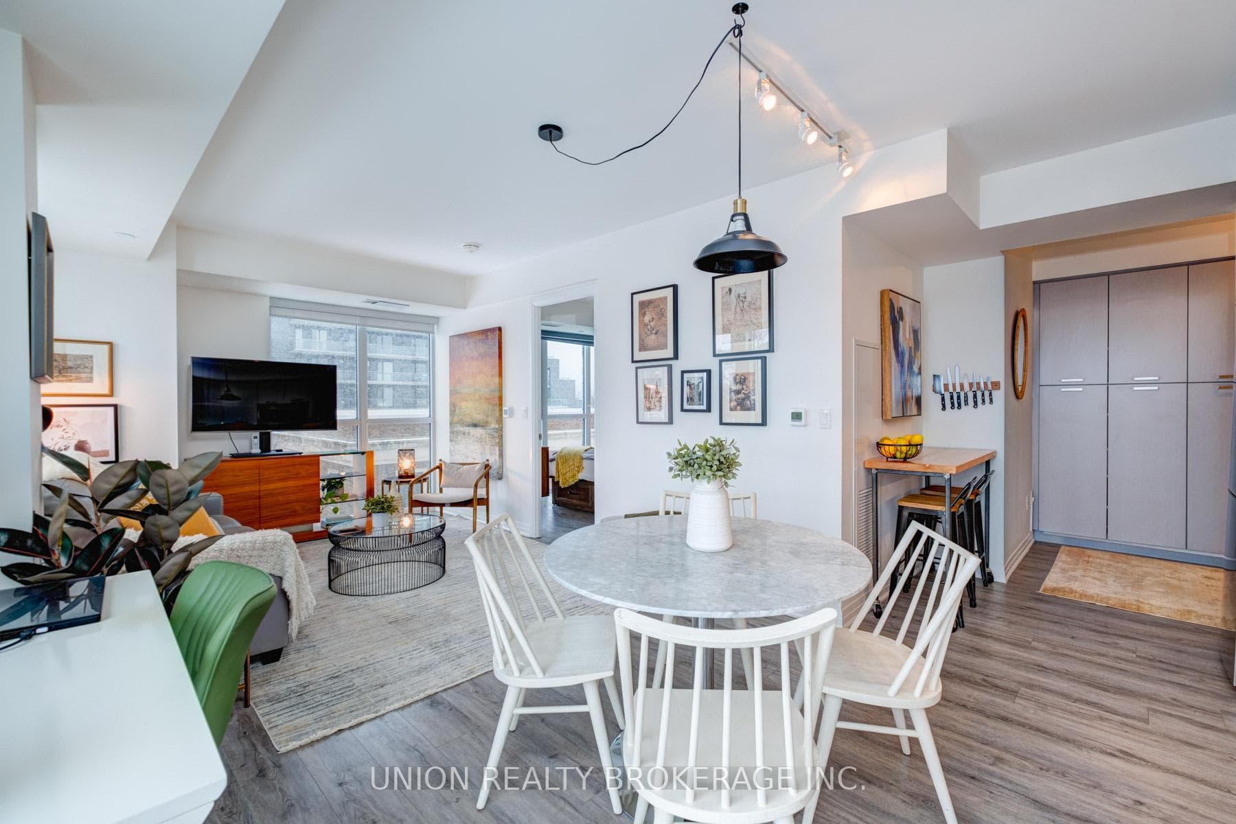 2301 Danforth Avenue Unit 504, The Beaches / Upper Beaches, ON M4C 0A7 - Photo 1