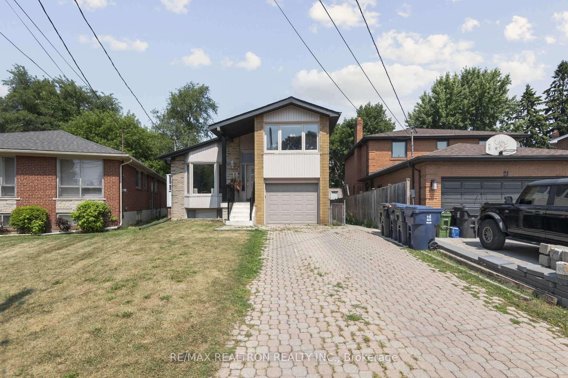 22 Midvale Road, North York (Bathurst Manor / Clanton Park), ON M3H 3H9 - Photo 1