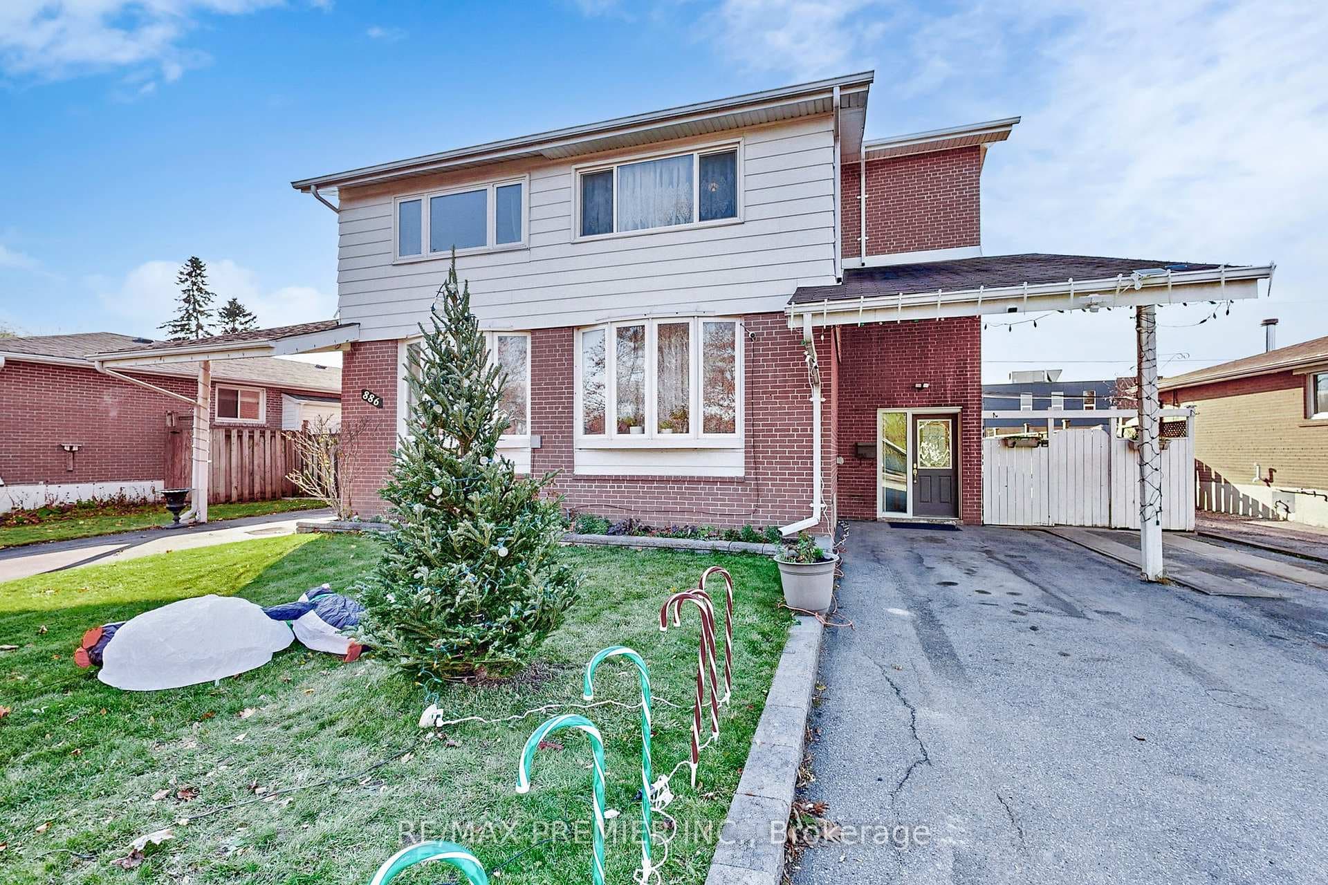 888 Krosno Boulevard, Pickering, ON L1W 1H4 - Photo 1