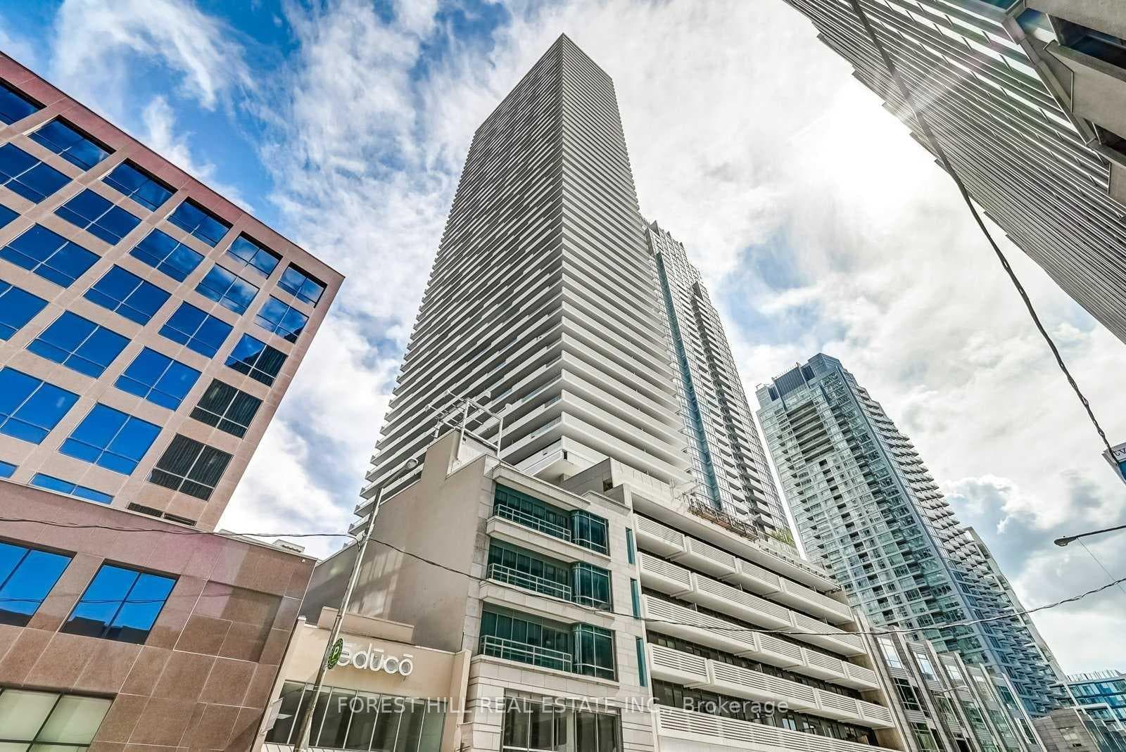 2221 Yonge Street Unit 5706, Leaside / Davisville, ON M4S 2B4 - Photo 1