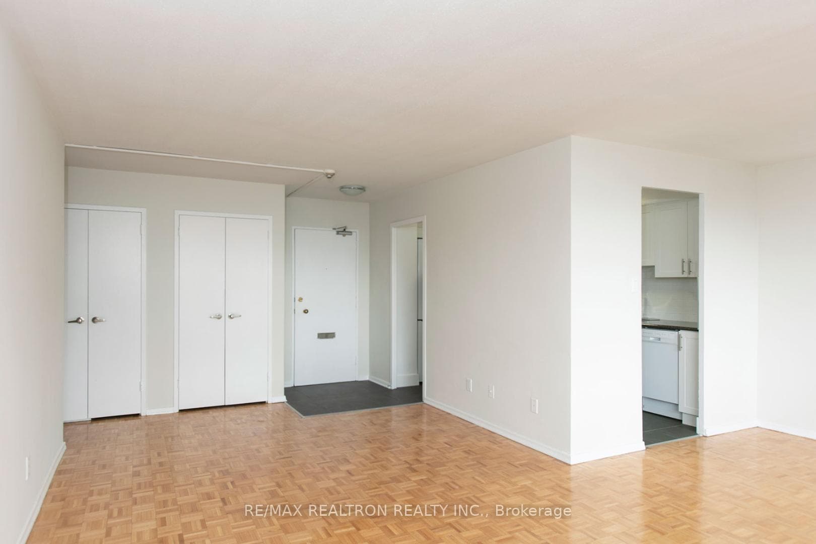 6200 Bathurst Street Unit 912, Thornhill / Willowdale, ON M2R 2A3 - Photo 1