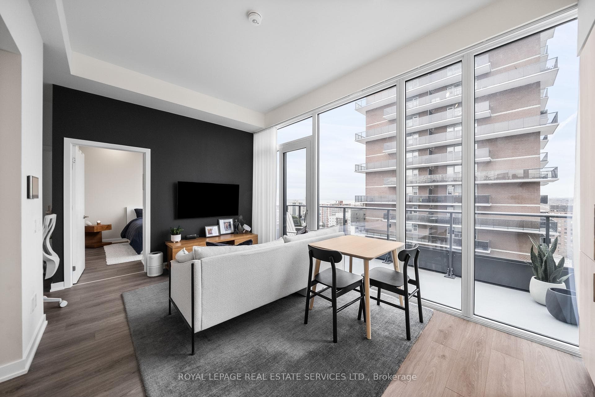 28 Ann Street Unit 1409, Mississauga, ON L5G 0E1 - Photo 1