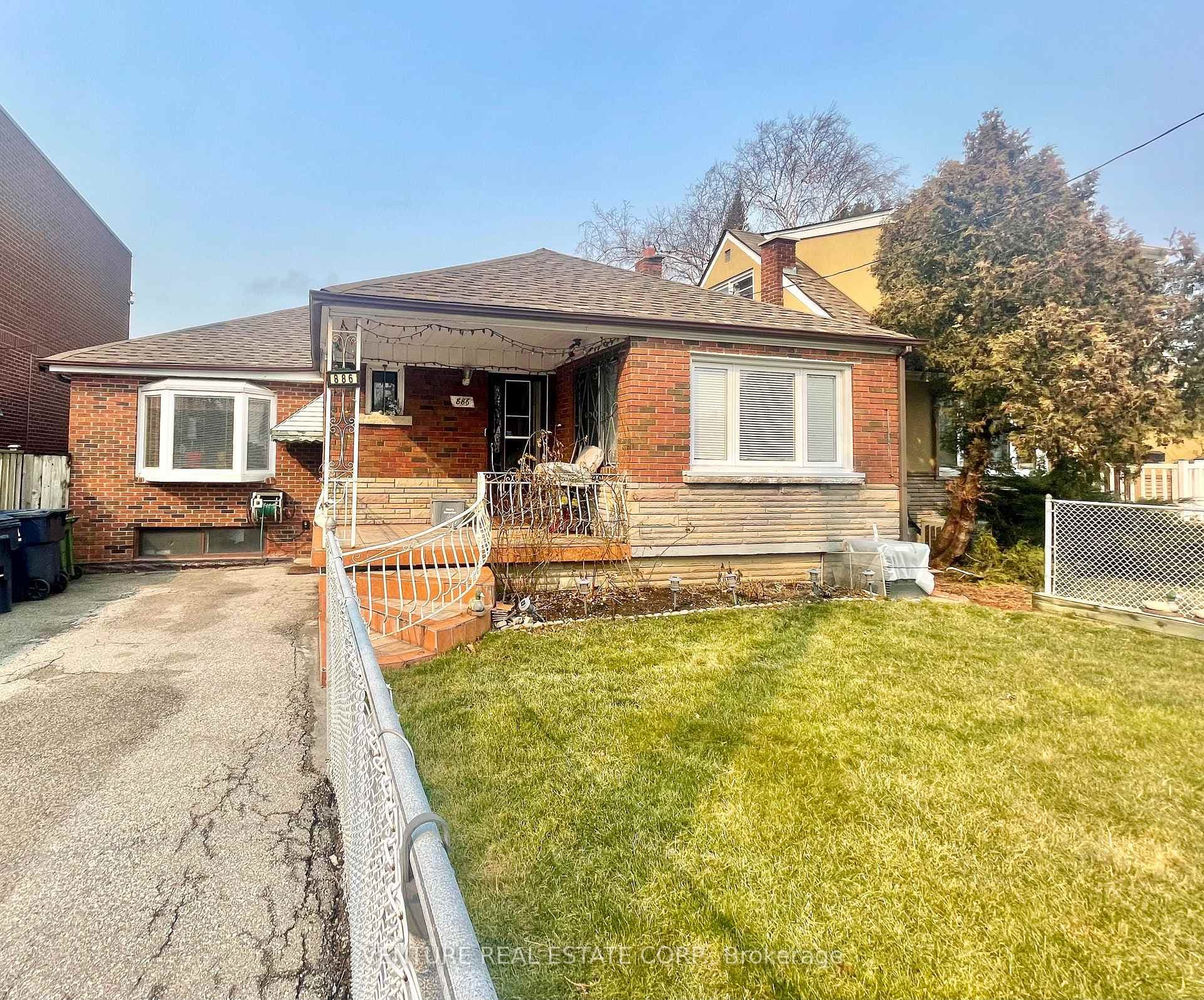 Private driveway spot for tenant