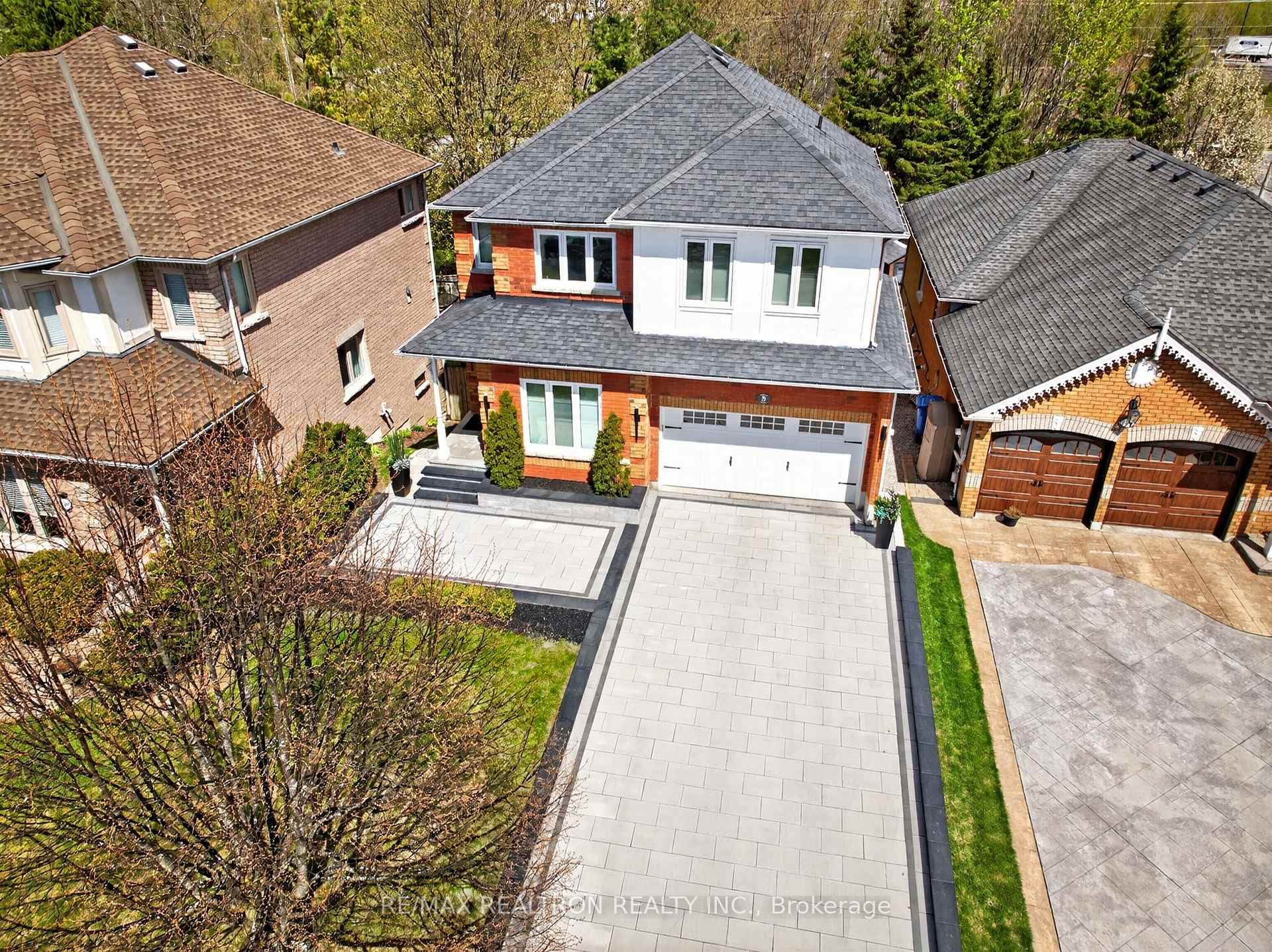 5 Yvonne Place, Aurora, ON L4G 7E5 - Photo 1