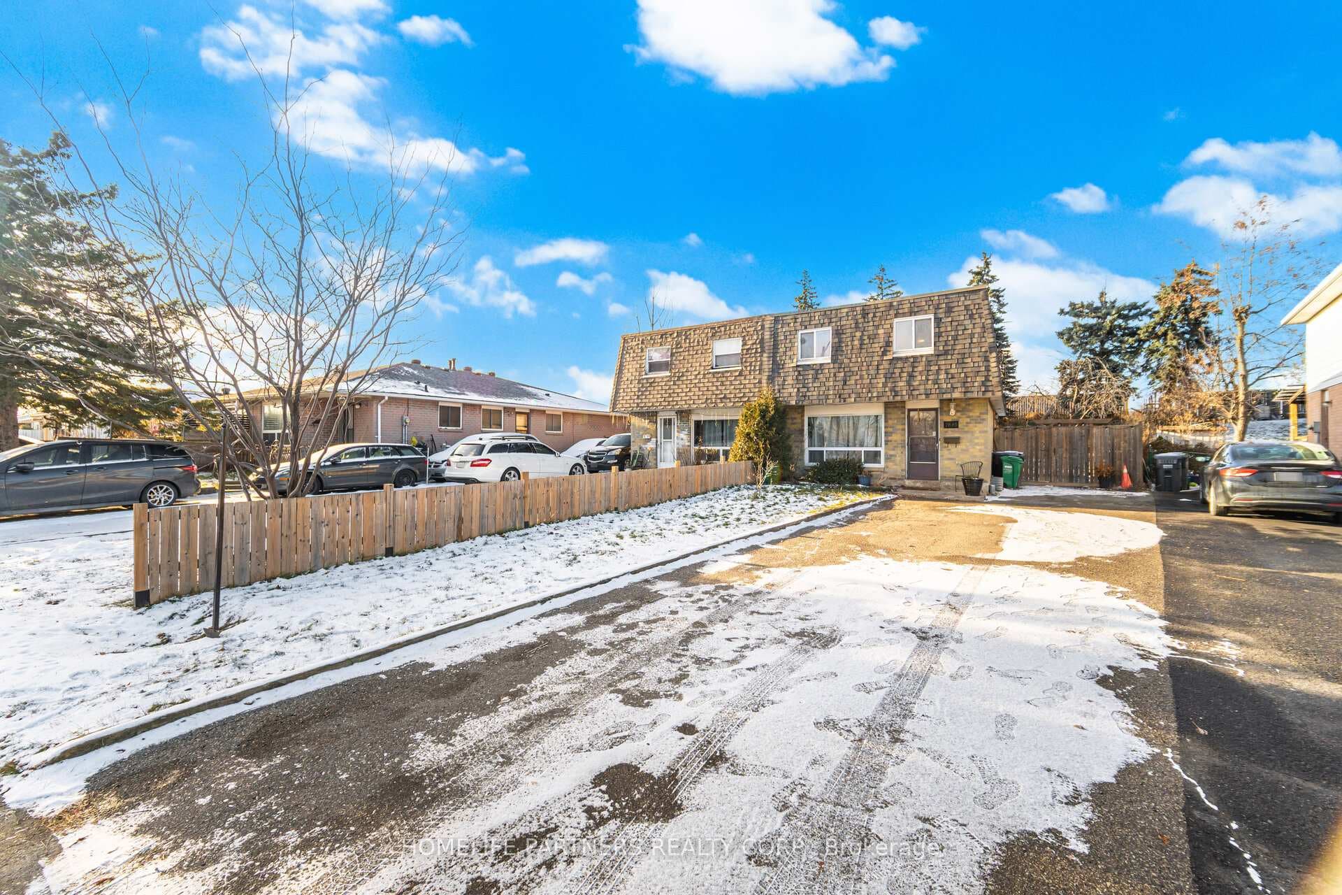 7695 Priory Crescent, Mississauga, ON L4T 3H6 - Photo 1