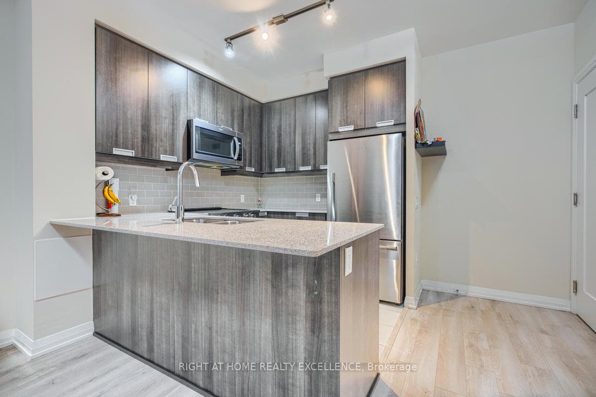 65 Watergarden Drive Unit 201, Mississauga, ON L5R 0G9 - Photo 1