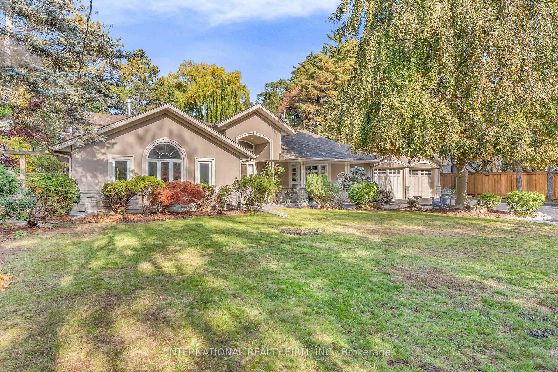 1049 Indian Rd Road, Mississauga, ON L5H 1R6 - Photo 1