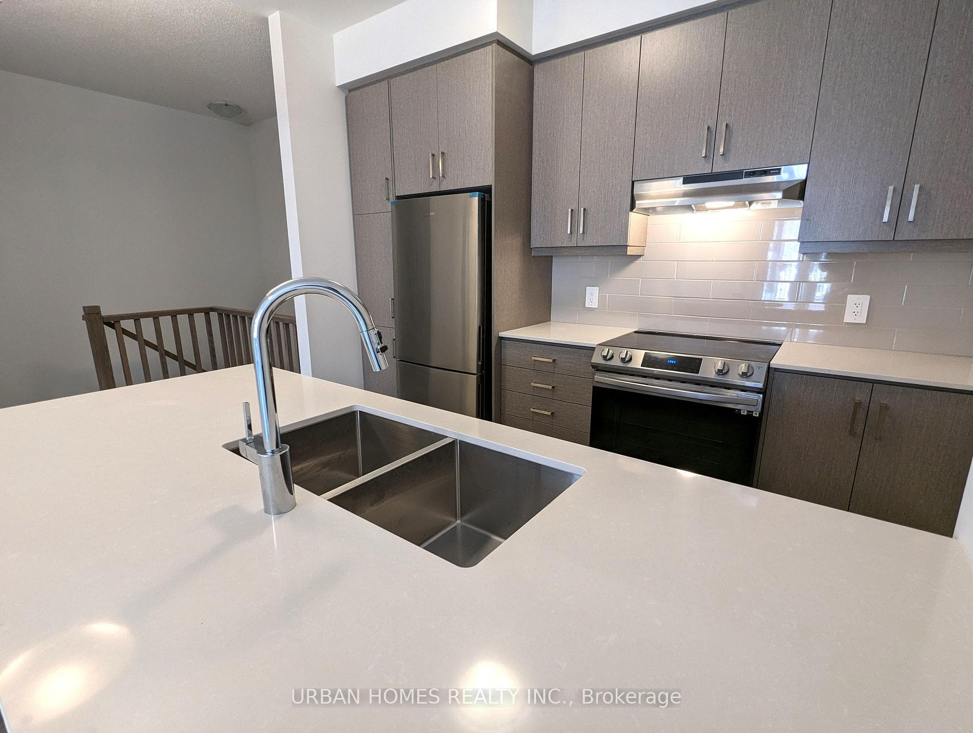 31 Honeycrisp Crescent Unit 65, Vaughan, ON L4K 0N6 - Photo 1